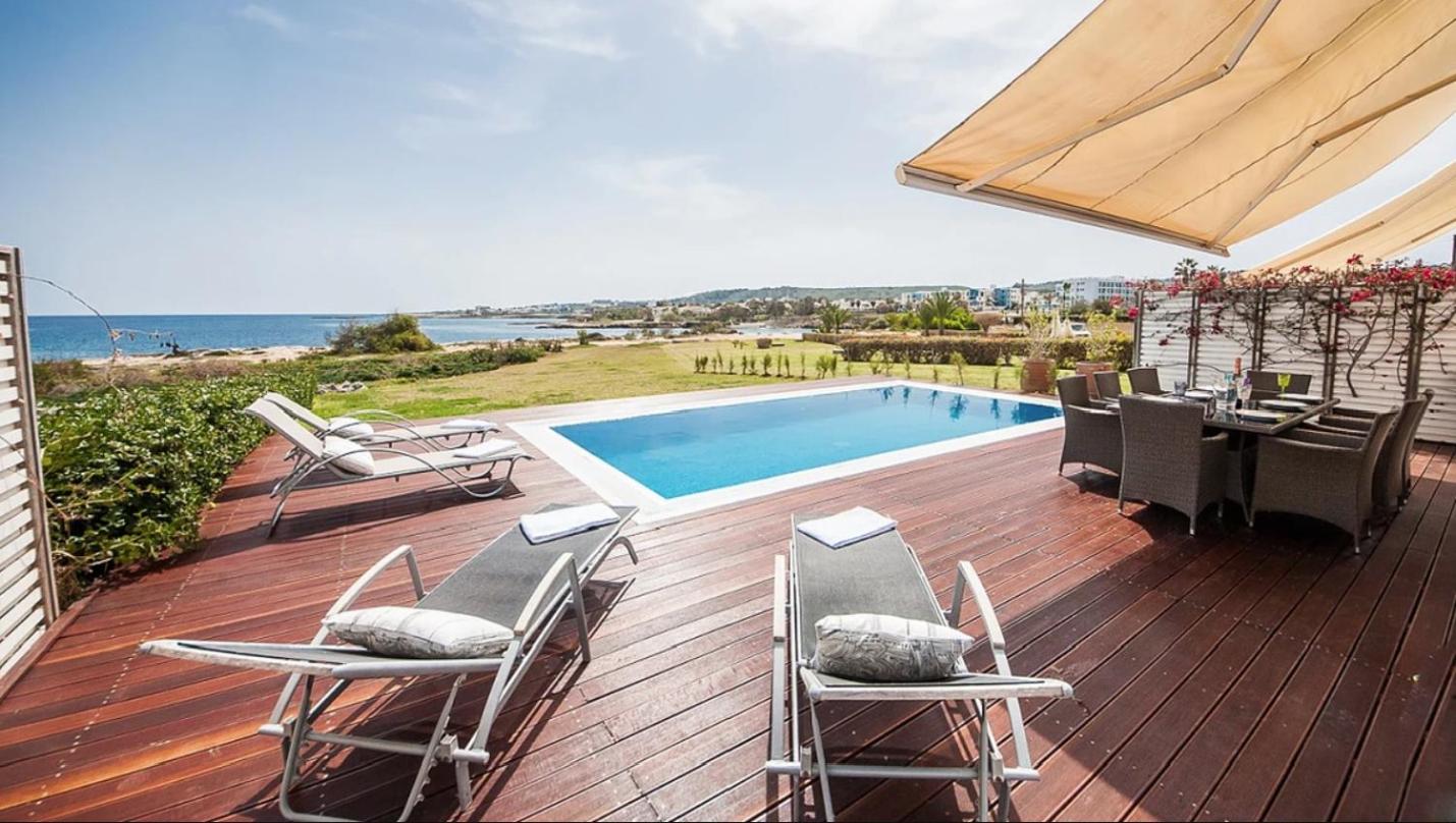 Luxury Bay View Villa 20 Right On Τhe Beach