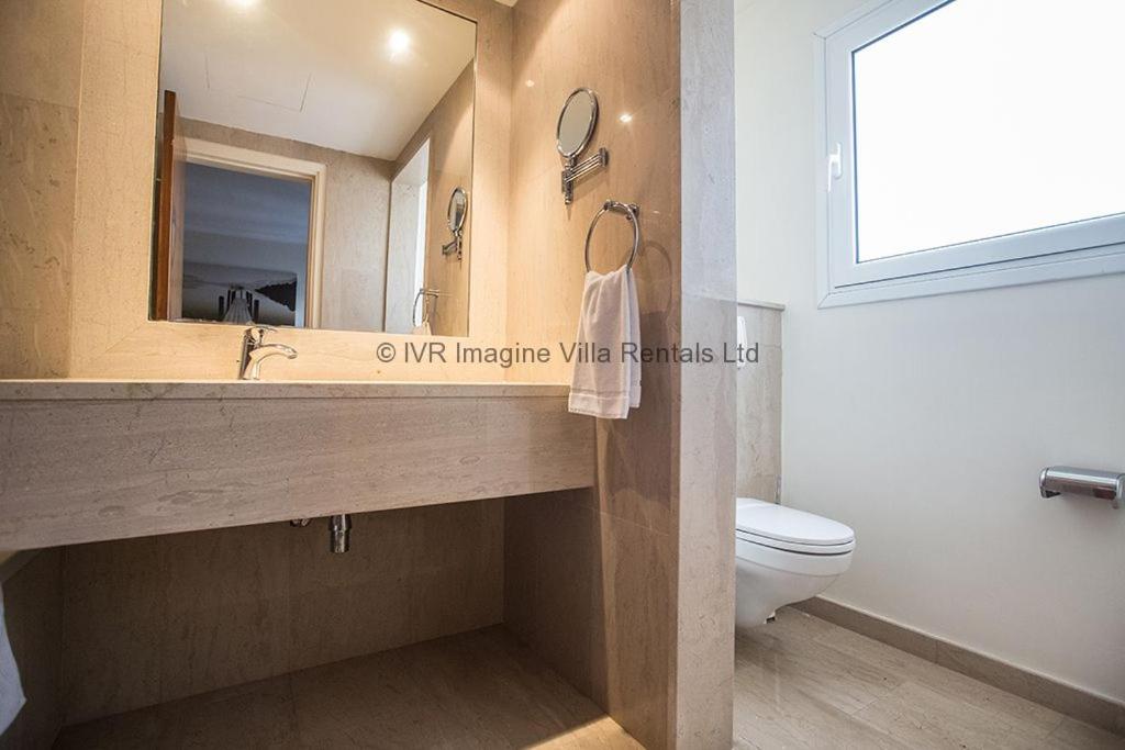 Luxury Bay View Villa 20 Right On Τhe Beach