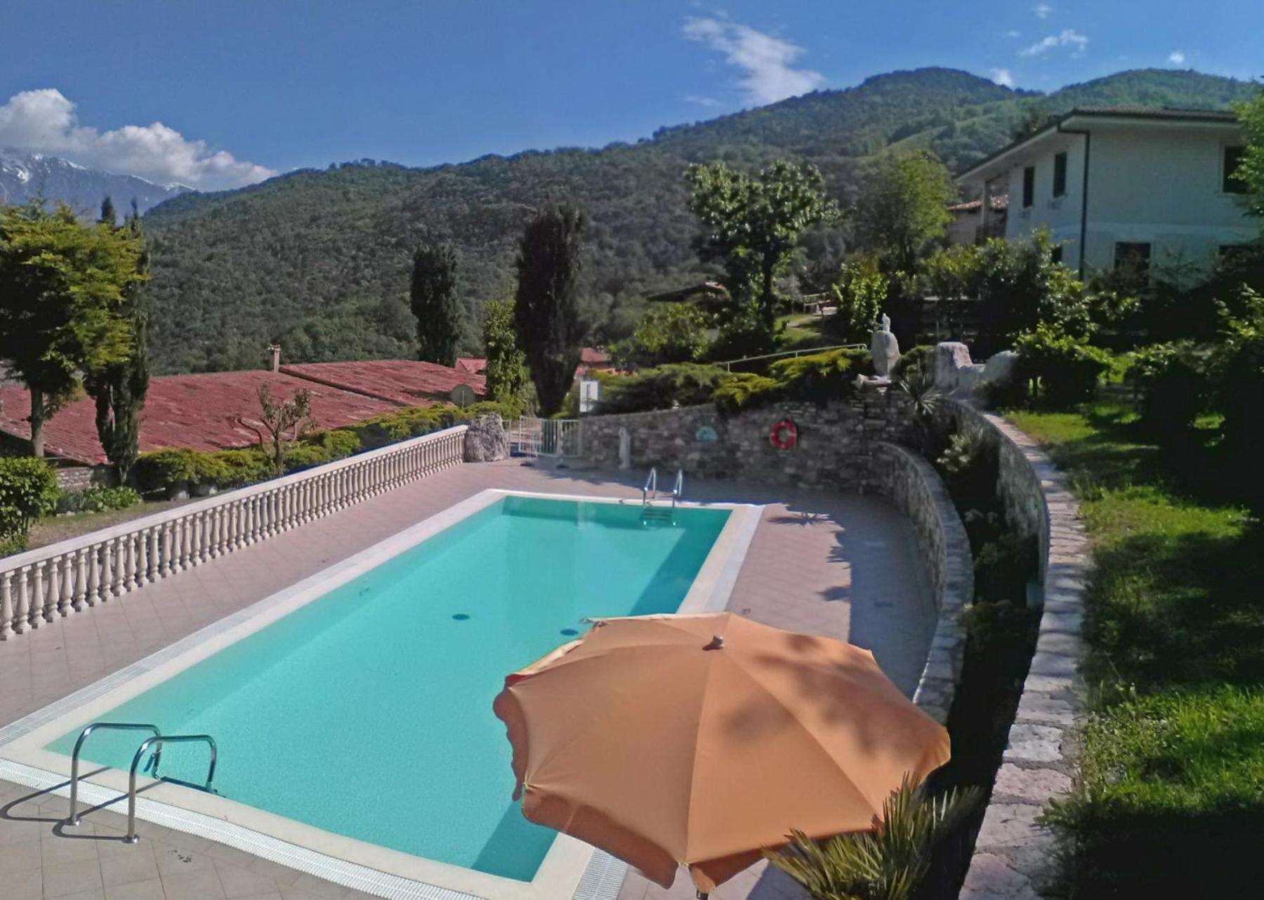 Appartamenti La Tartufaia Country house pool and relax By Gardadomusmea view 3