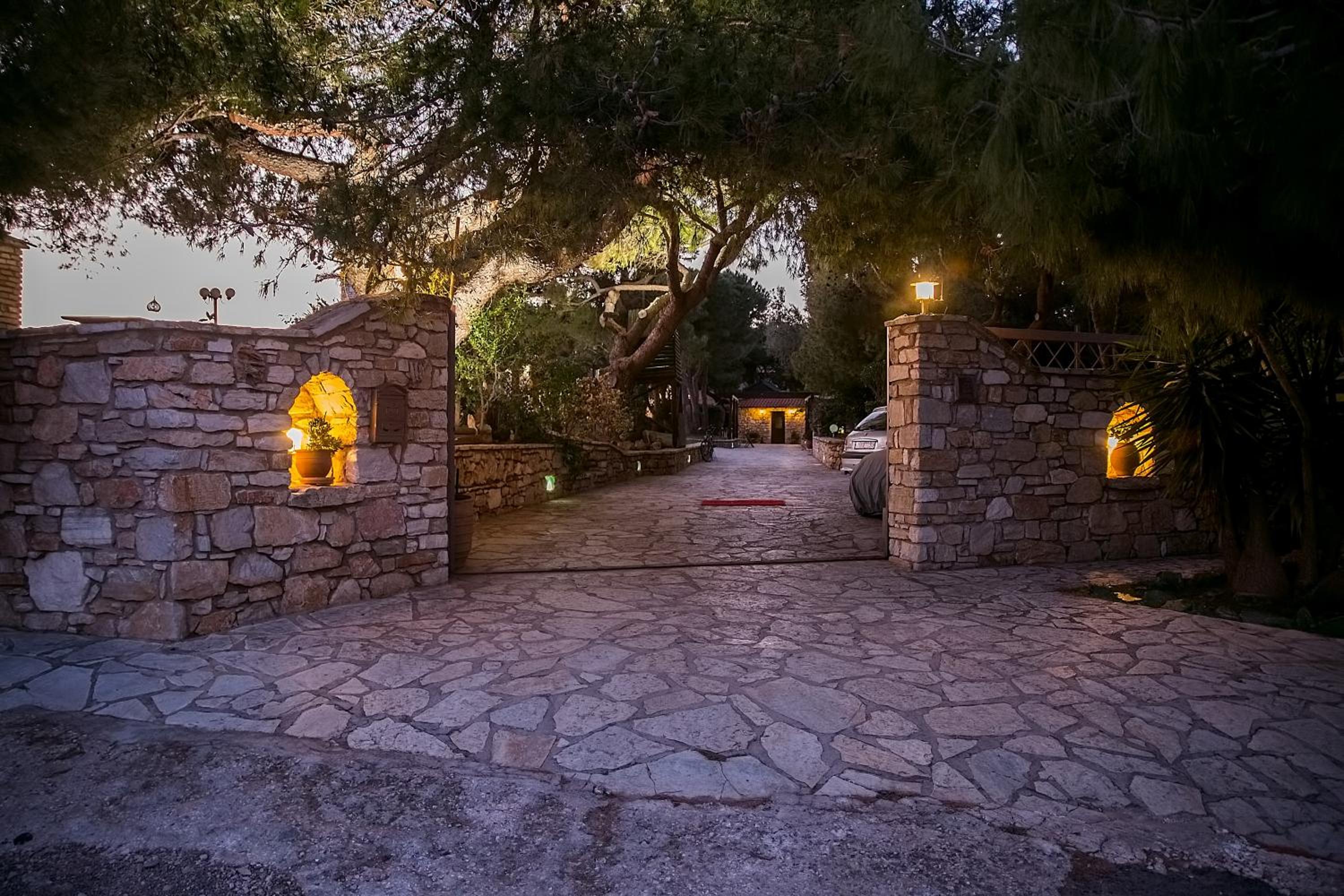 Hotel Villa Sunrise Lagonisi - Image 1