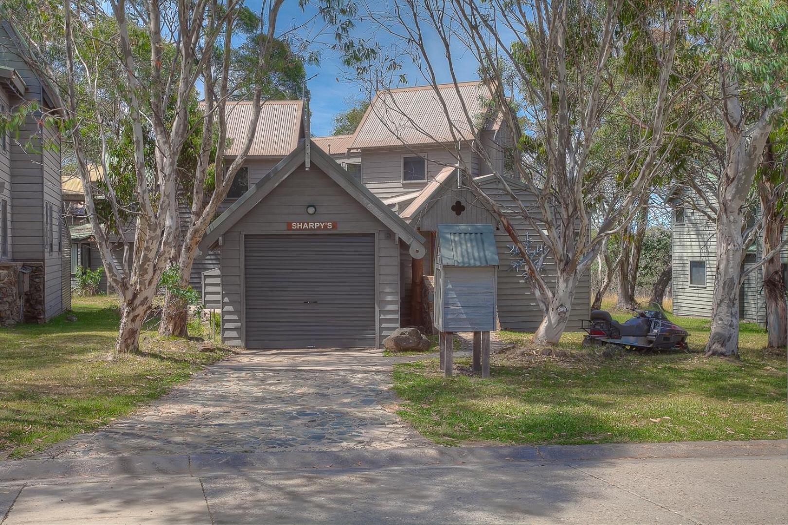 Hotel Sharpys Chalet - Image 1