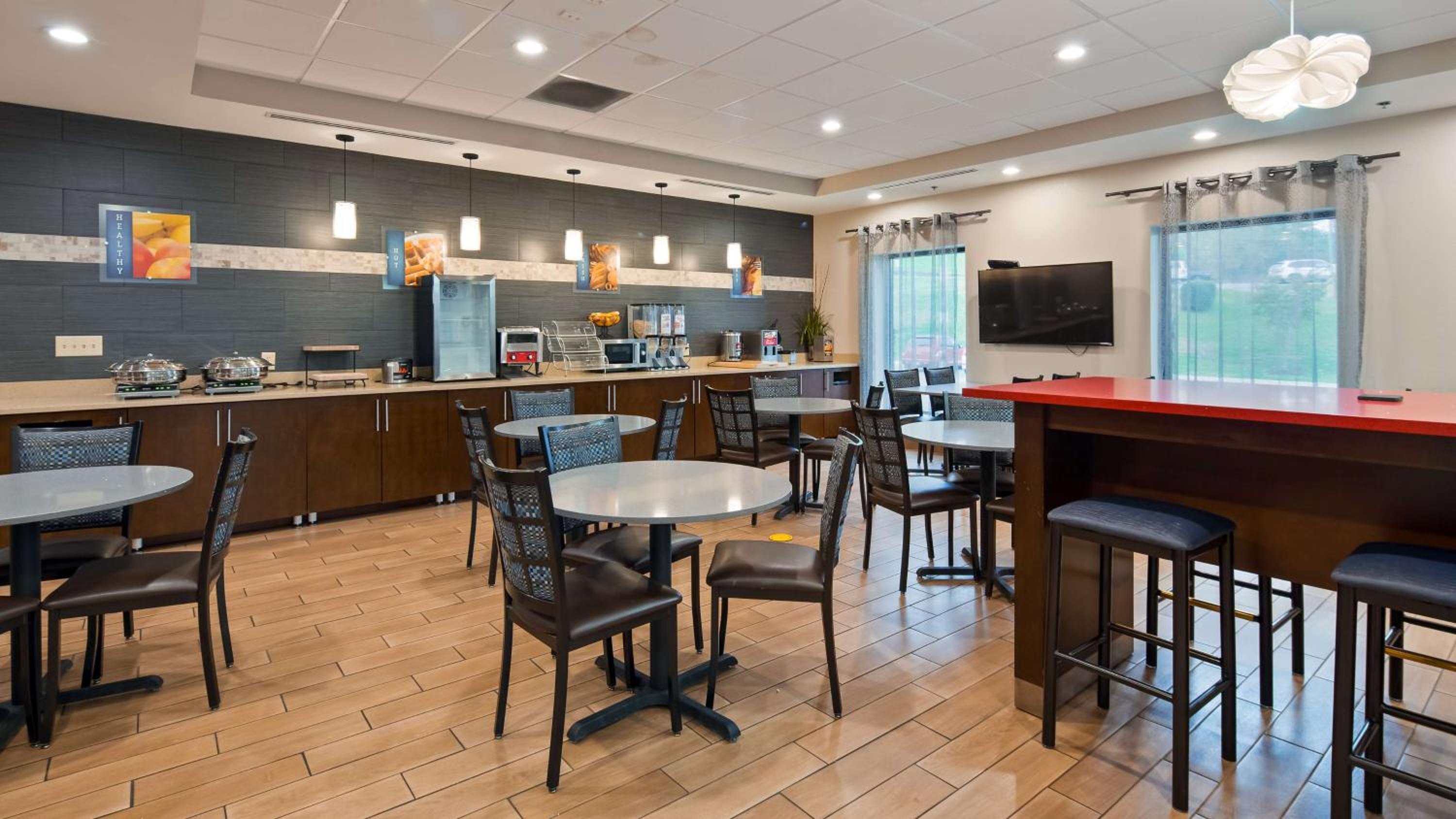 Best Western Plus Sunrise Inn - Property Image 4