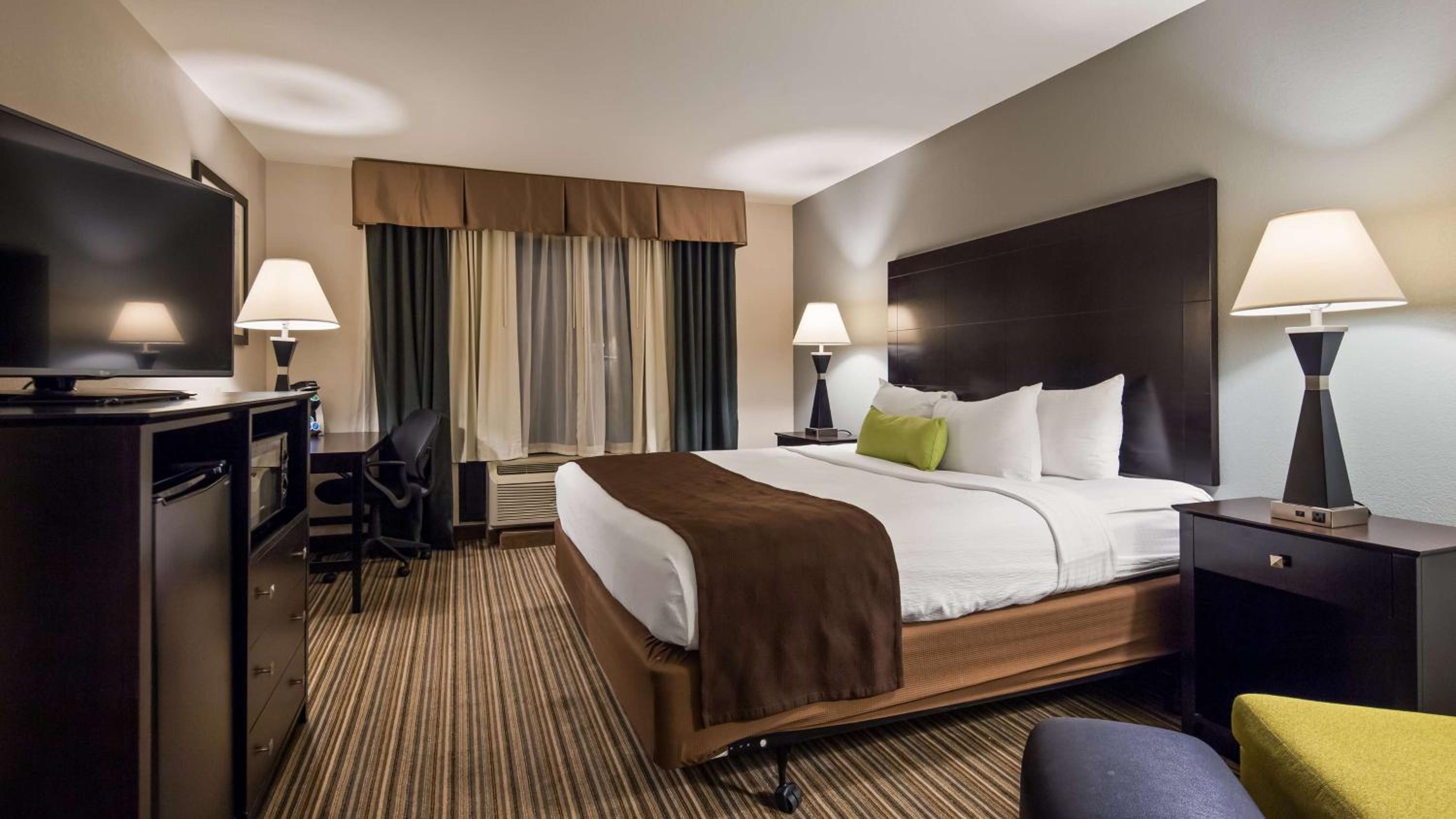 Best Western Plus Sunrise Inn - Property Image 2