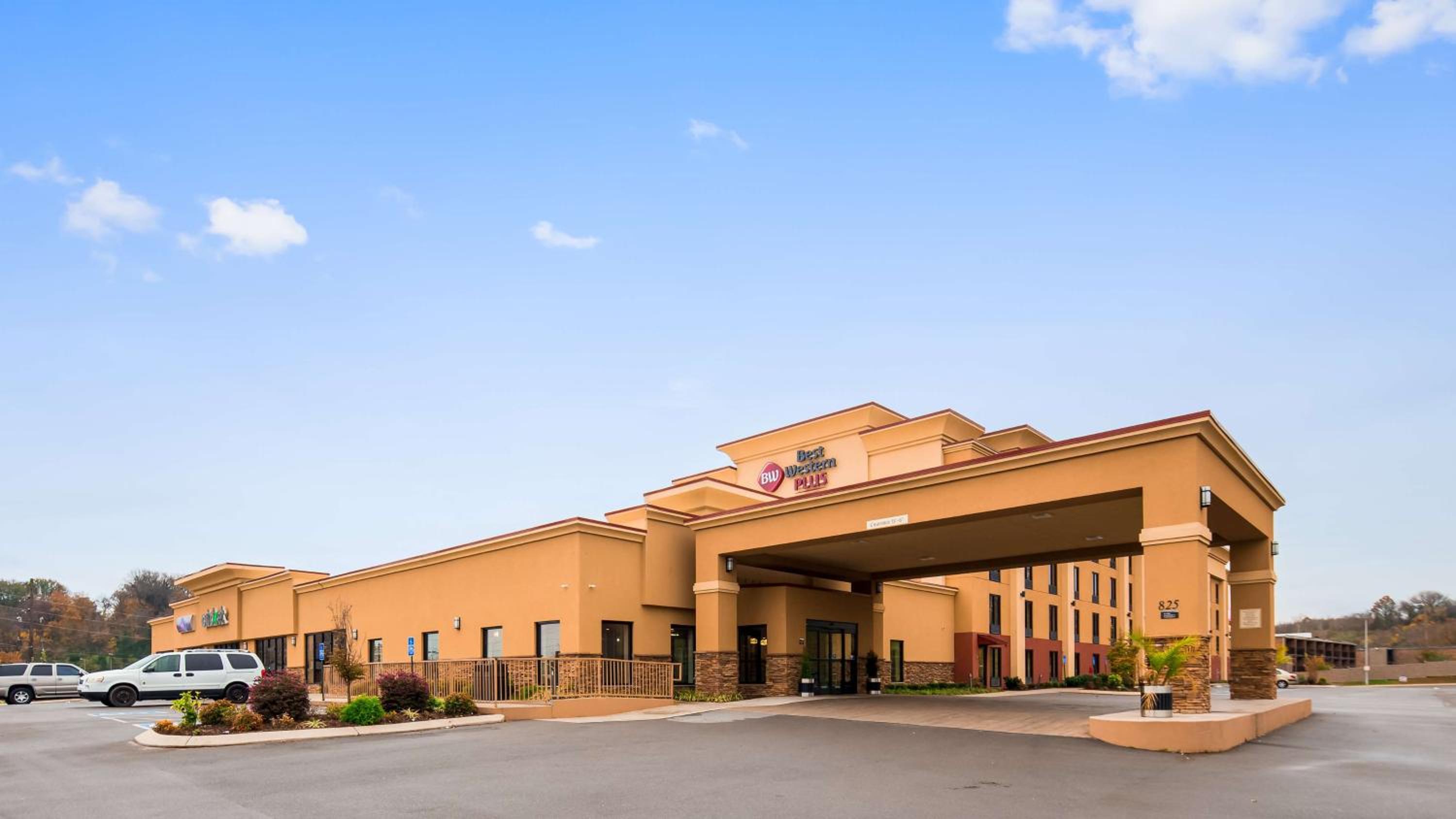Best Western Plus Sunrise Inn - Property Image 1
