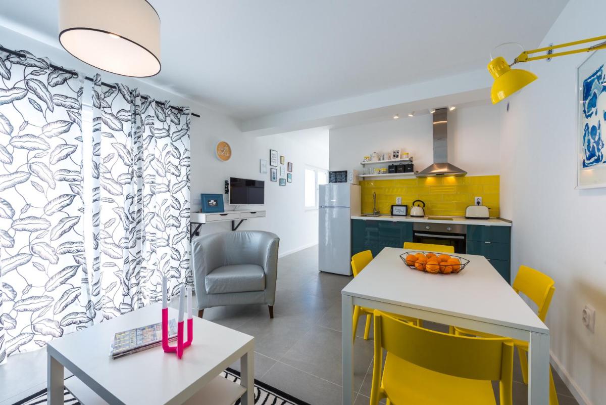 Sunshine Apartment with Hot Tub