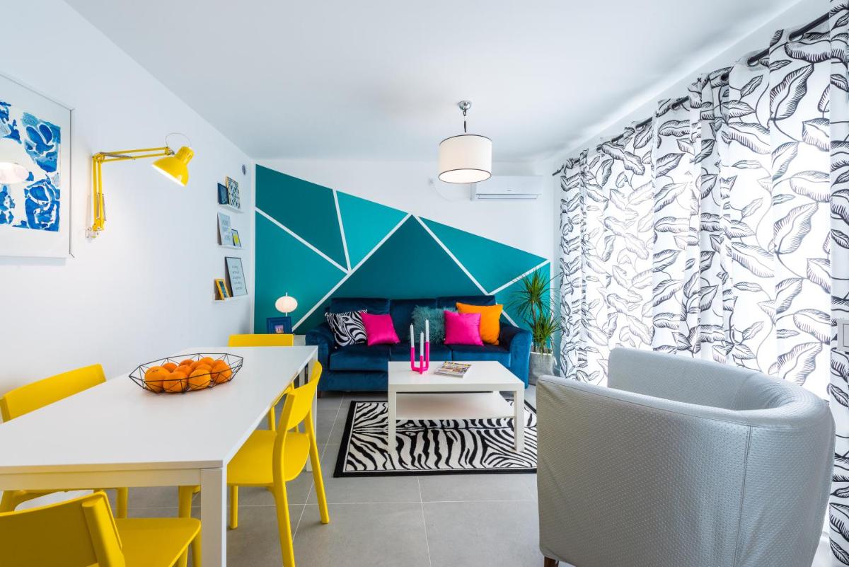 Sunshine Apartment with Hot Tub