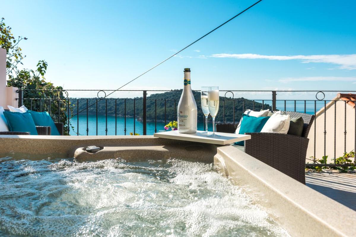 Sunshine Apartment with Hot Tub