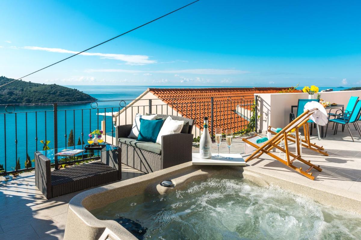 Sunshine Apartment with Hot Tub