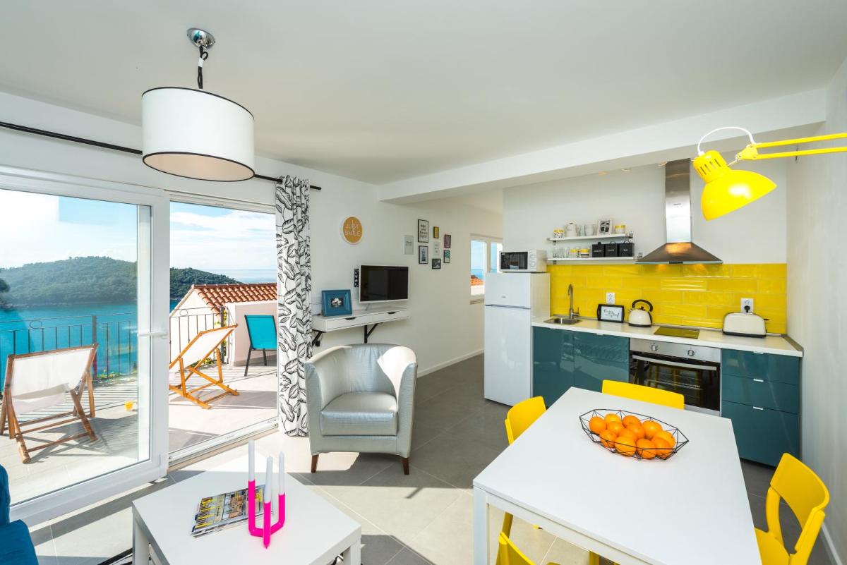 Sunshine Apartment with Hot Tub
