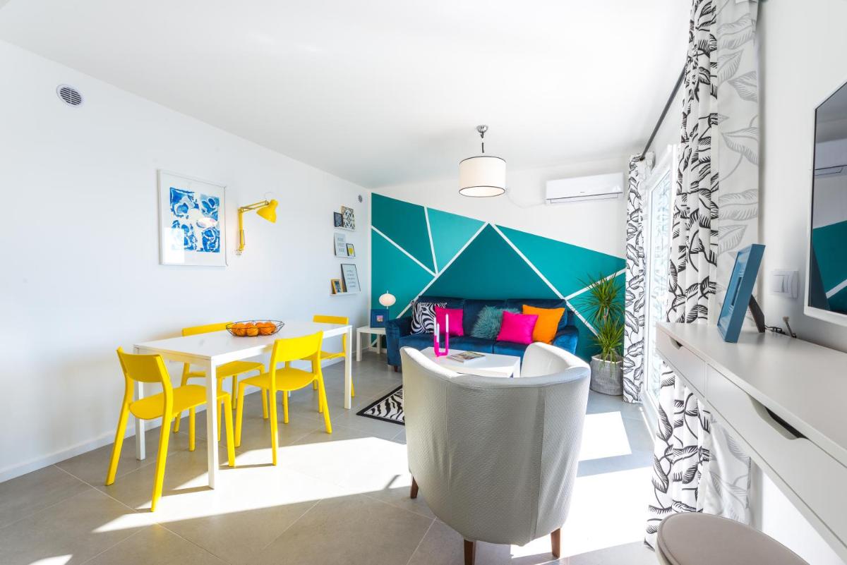 Sunshine Apartment with Hot Tub