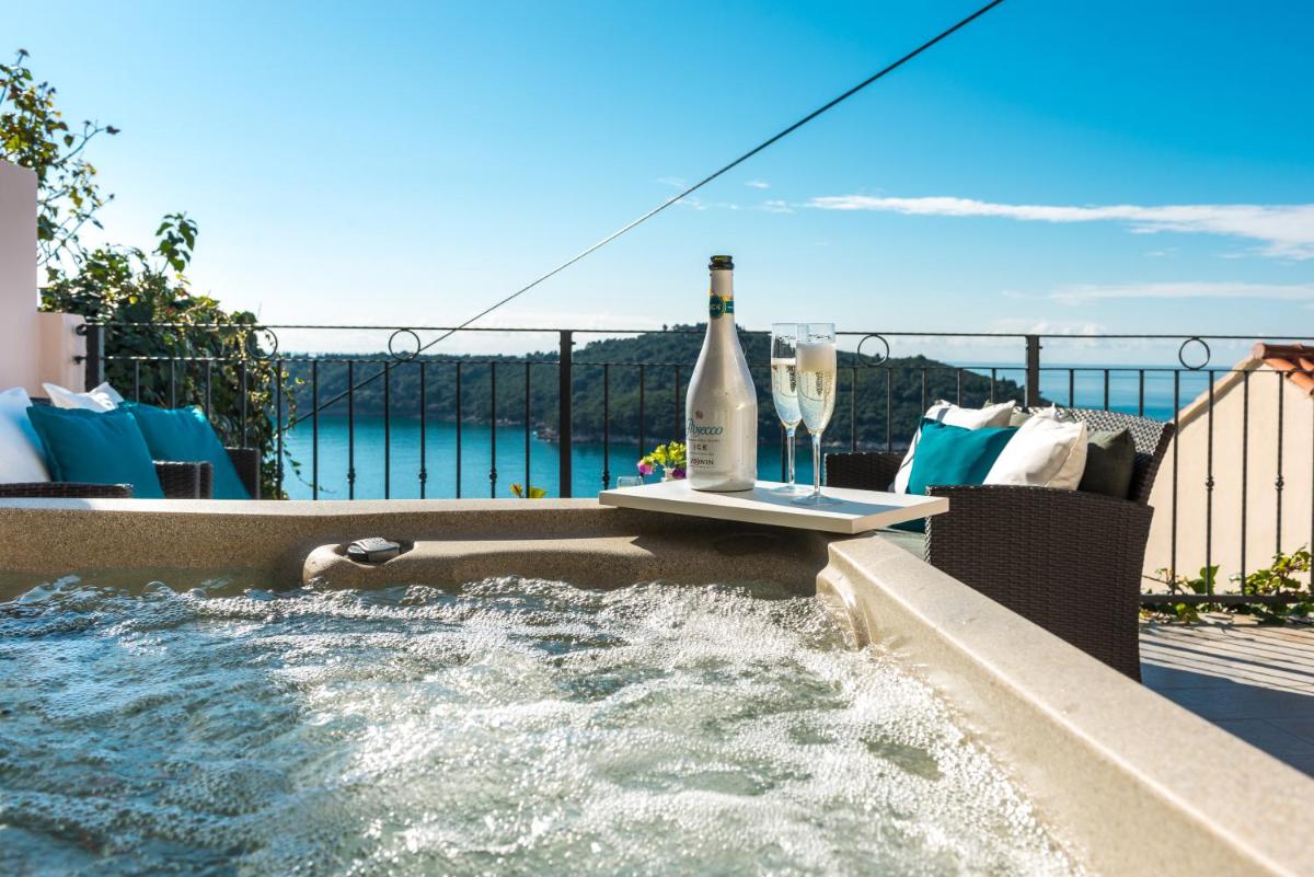 Sunshine Apartment with Hot Tub