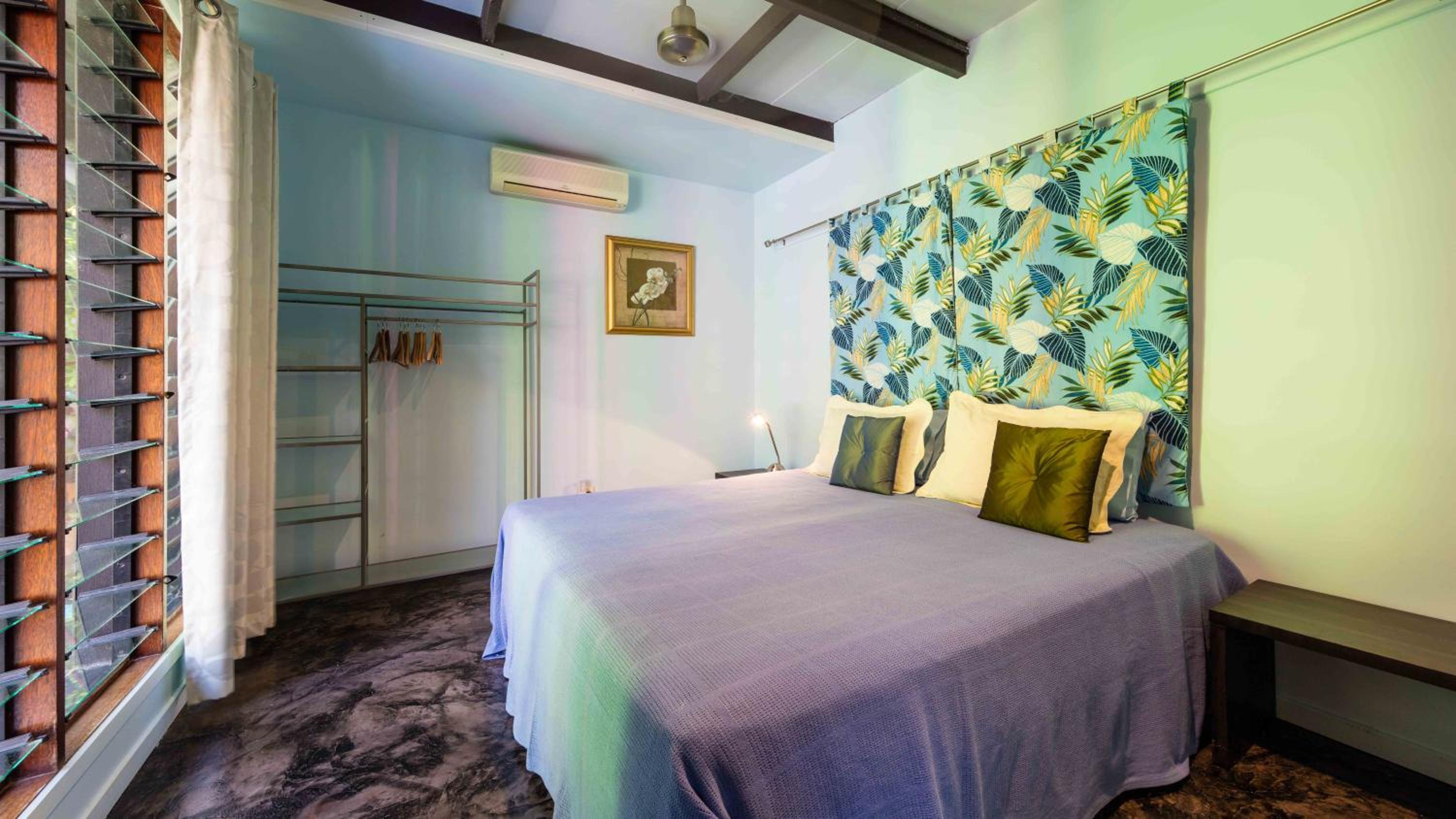CELADON Holiday House