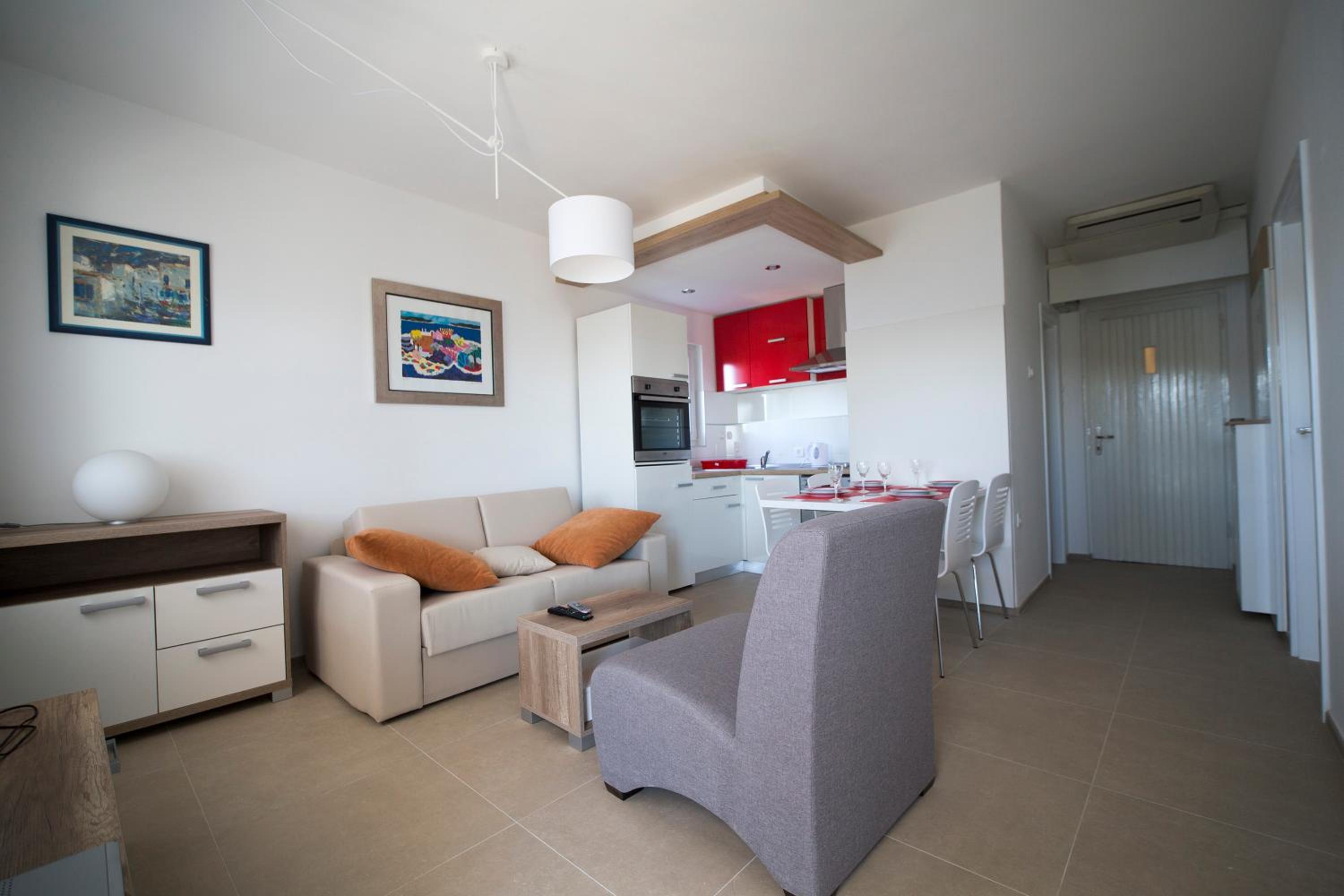 Beach Apartment More