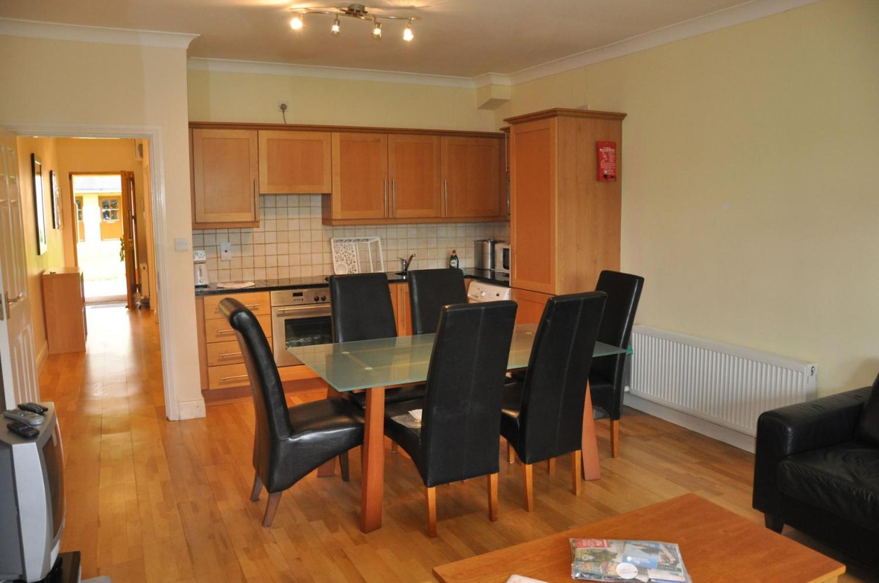 Heyward Mews Holiday Homes Sleeps 6 No 6 by Trident Holiday Homes view 4