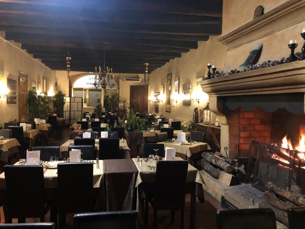 restaurant