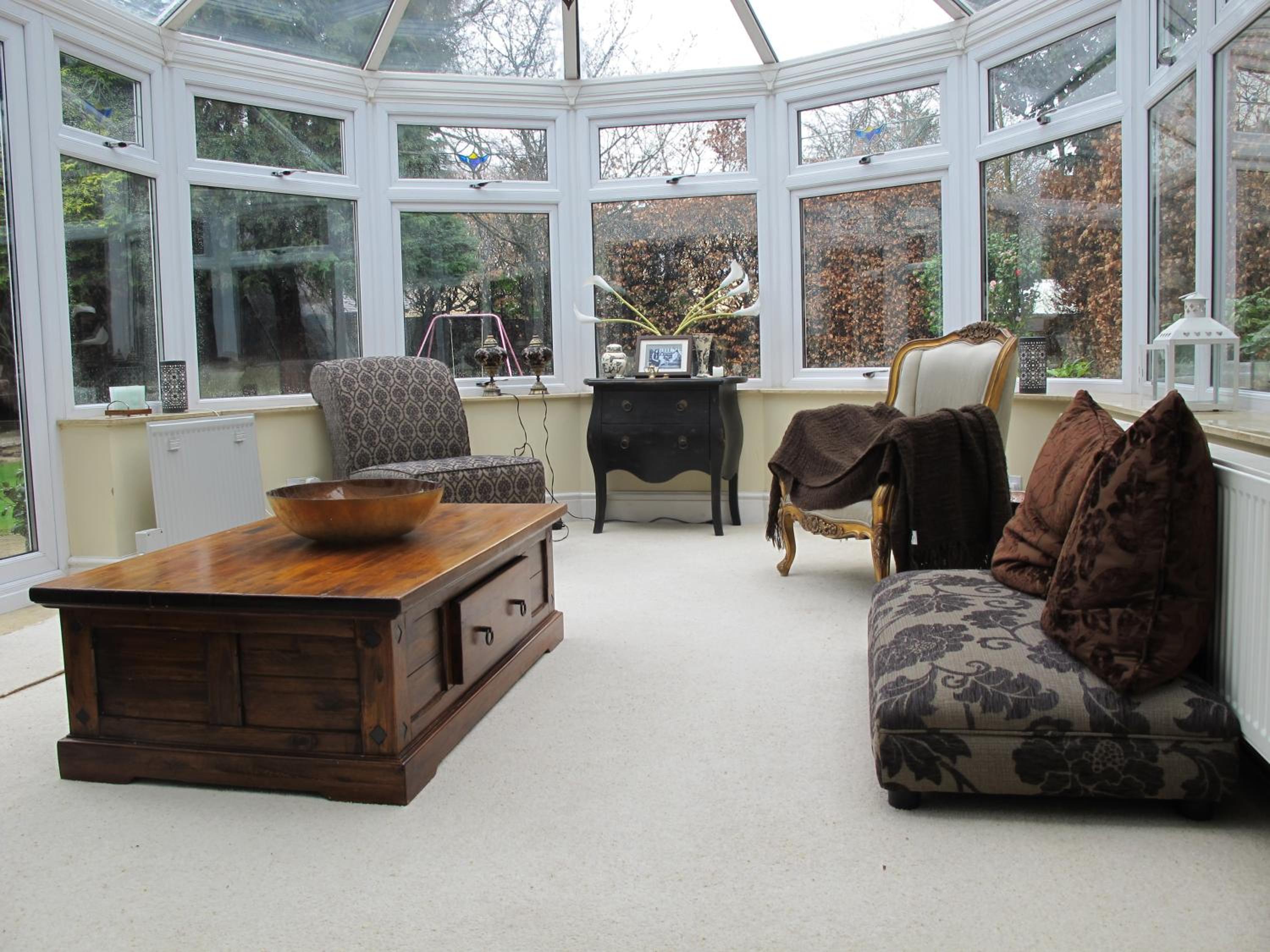 Westmorland - 4 Bedroom House - FREE Parking for up to 7 Cars - Walking distance to QMC and University - Ideal for Contractors and Large Groups