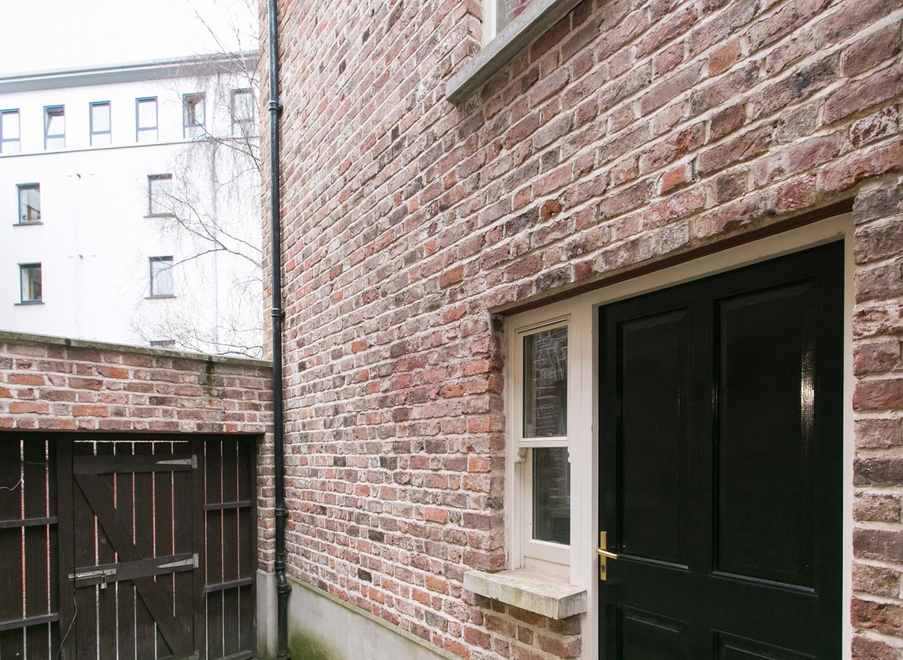 Malone Place Apartment