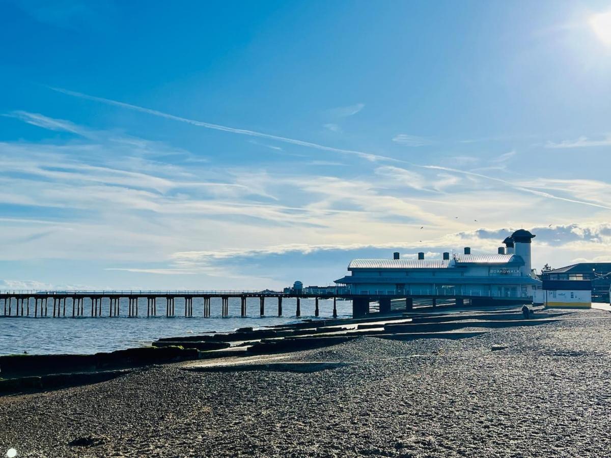 Stunning 3 bedroom flat for 5 people overlooking the sea 2A