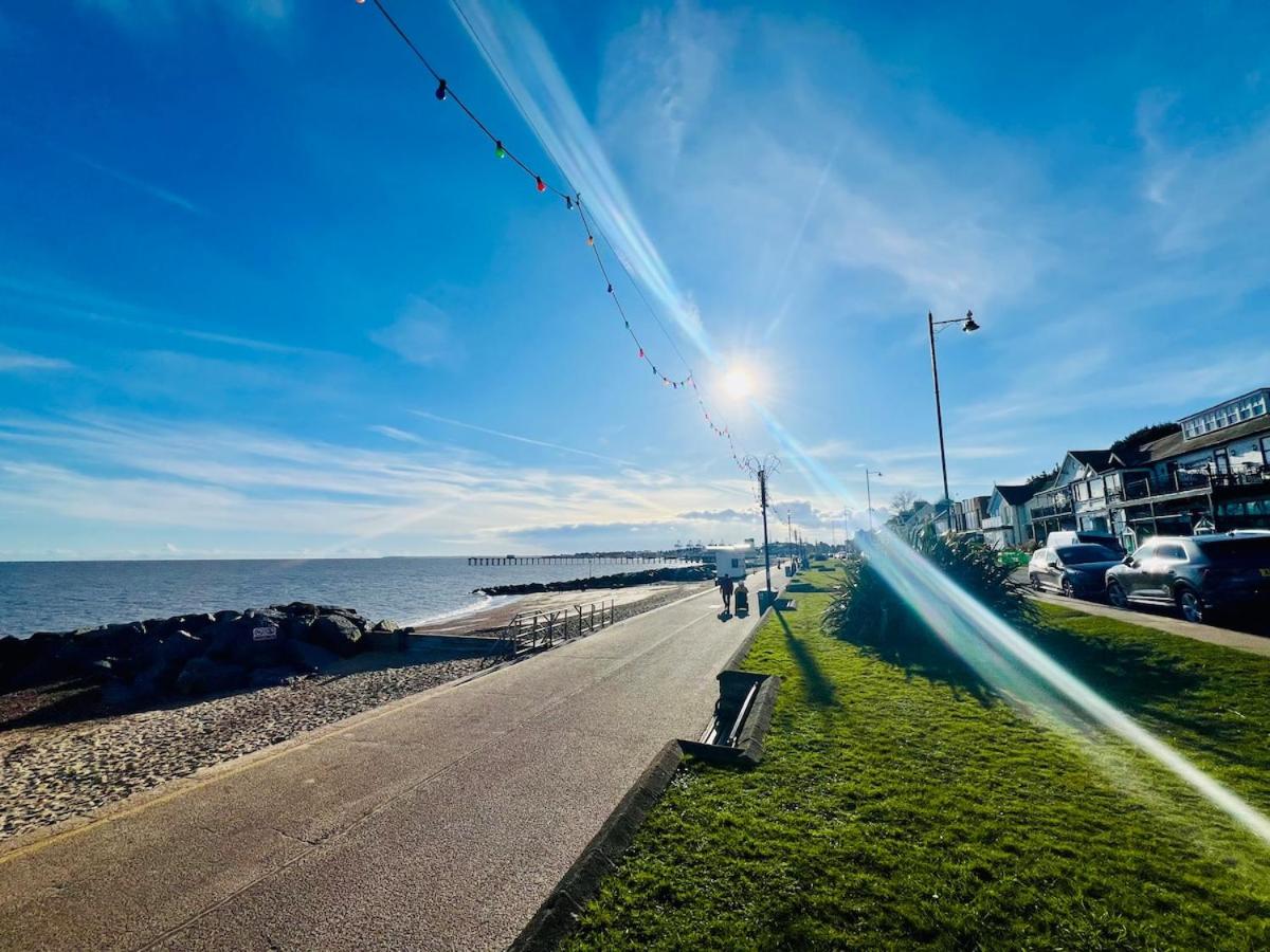 Stunning 3 bedroom flat for 5 people overlooking the sea 2A