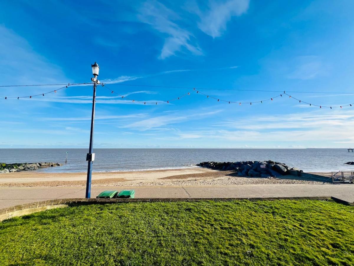 Stunning 3 bedroom flat for 5 people overlooking the sea 2A