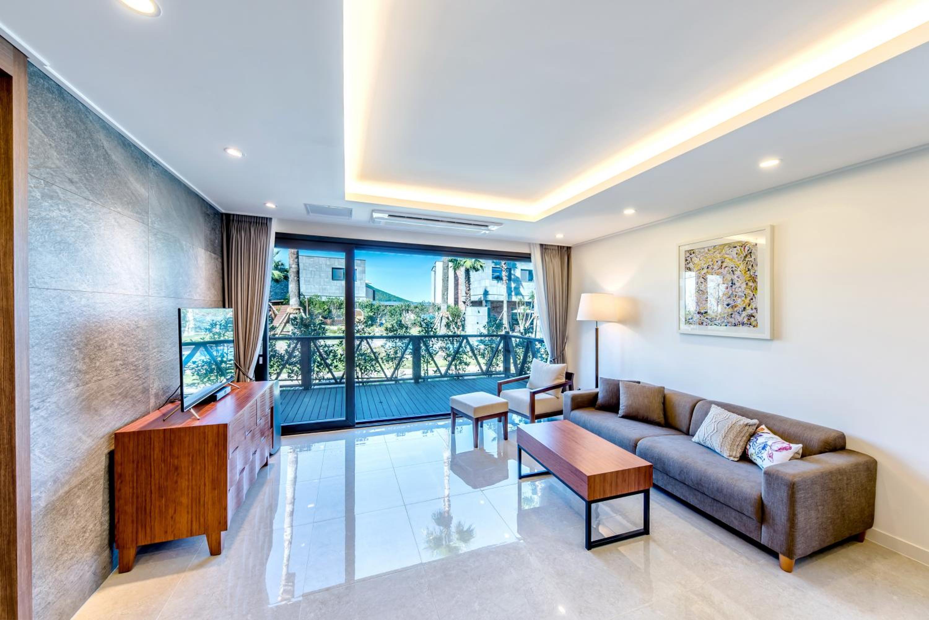 Jeju Vacations - Arts SpaPoolvilla - Property Image 2