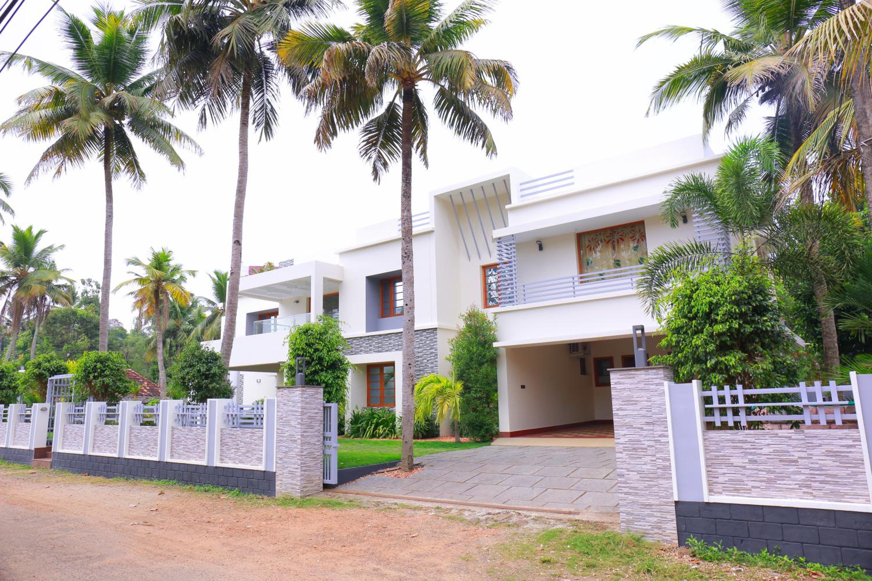 Shamrock Home Stay (5-Bedroom Bungalow) view 4