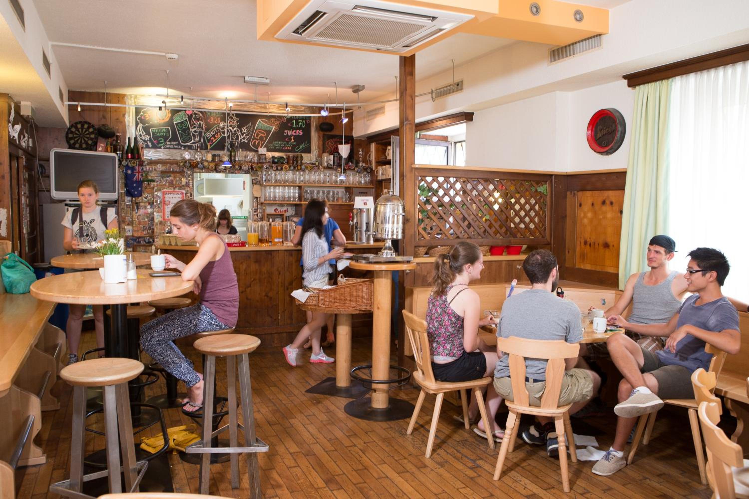 YoHo - International Youth Hostel