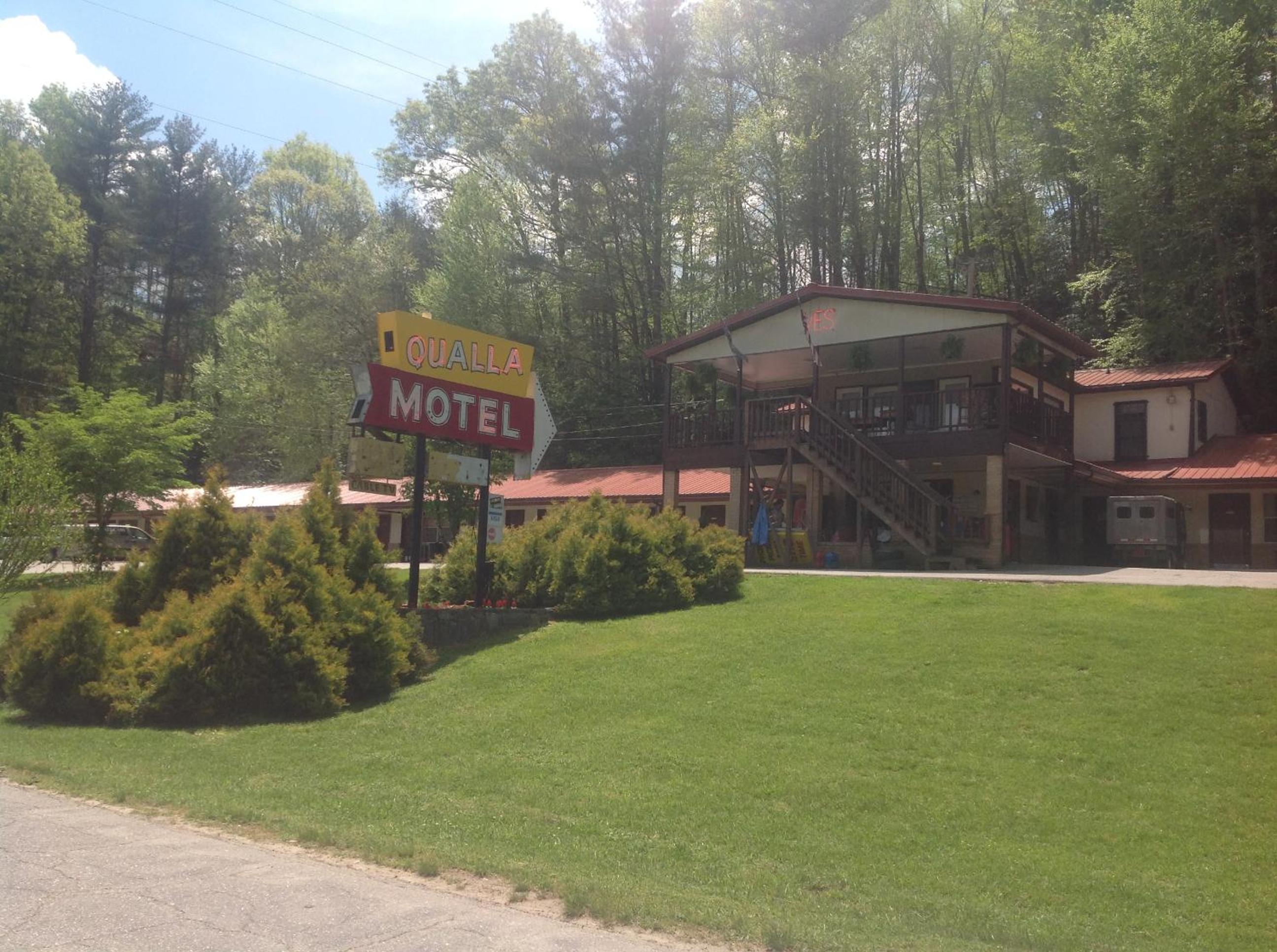 Hotel Qualla Cabins and Motel Cherokee near Casino