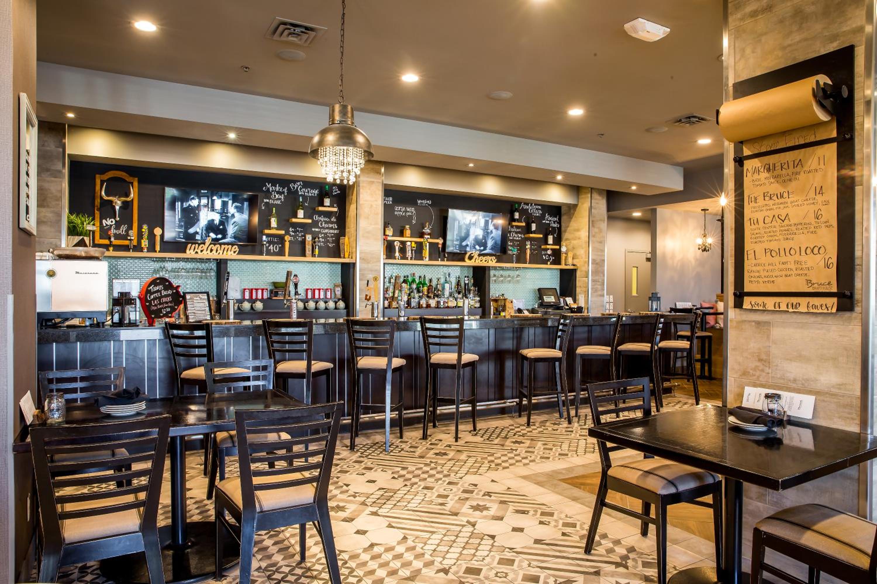 Cambridge Vacations - Cambridge Hotel and Conference Centre - Property Image 3