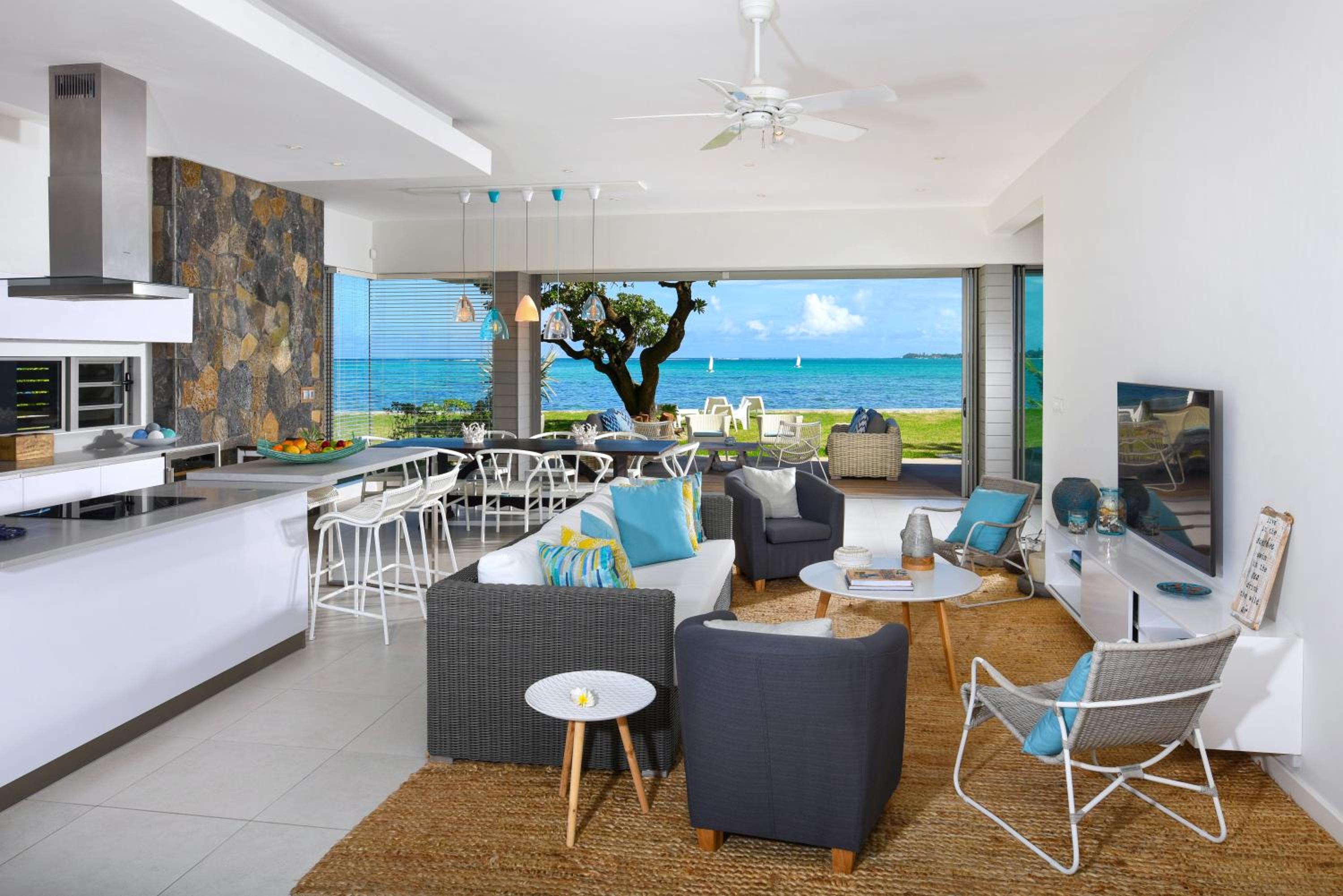 Beachfront & Pool Poste Lafayette