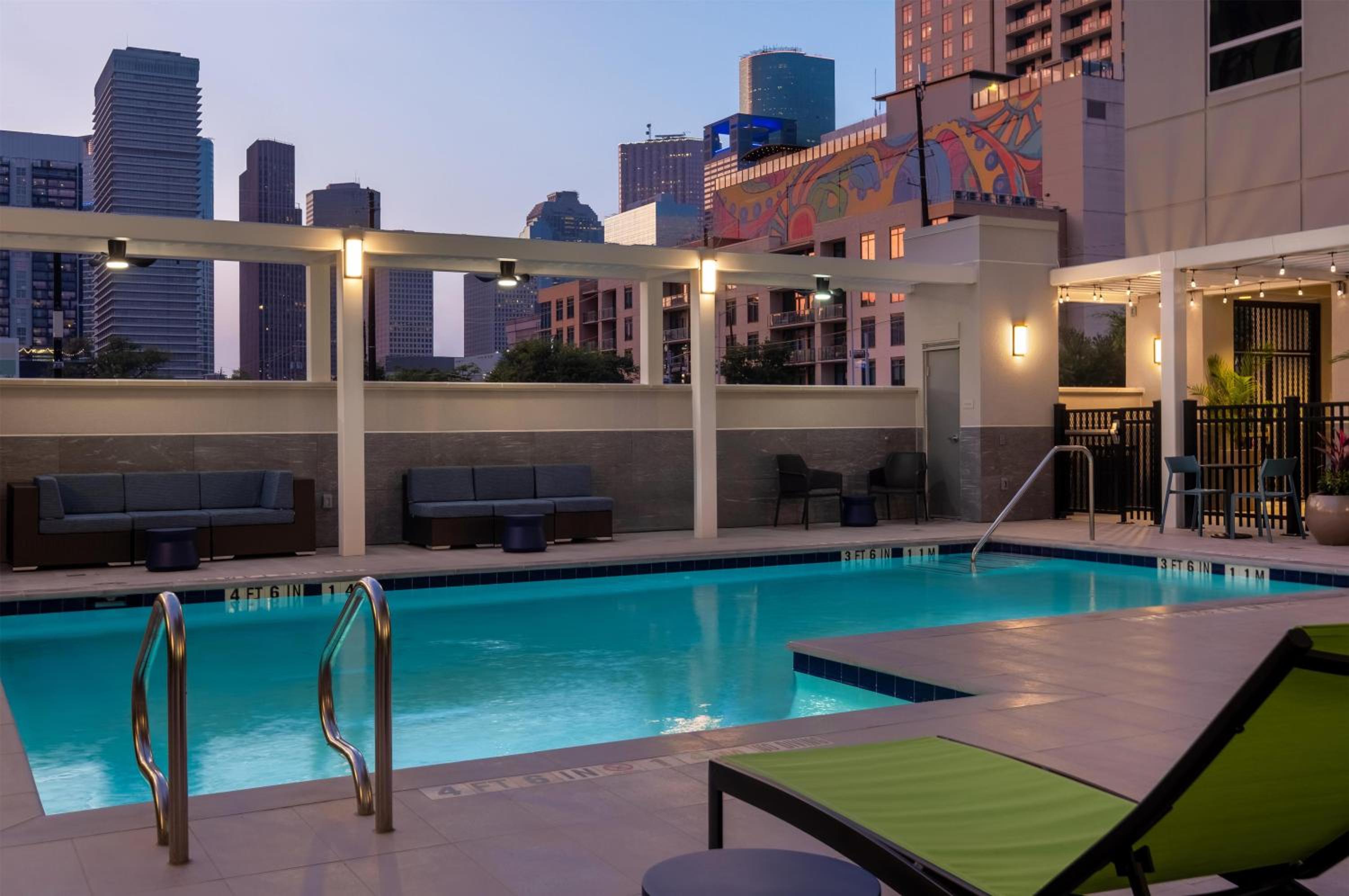 Home2 Suites By Hilton Houston Downtown Convention Center