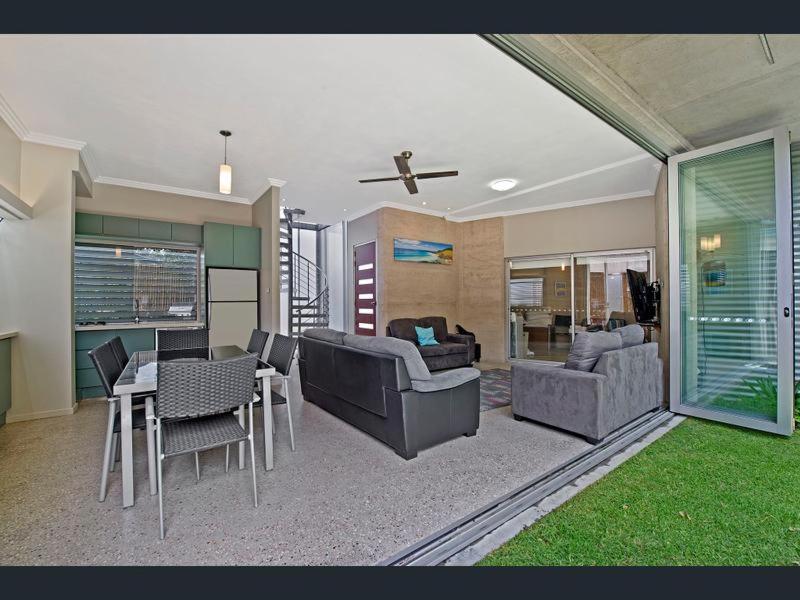 Crescent Head Spa Villa
