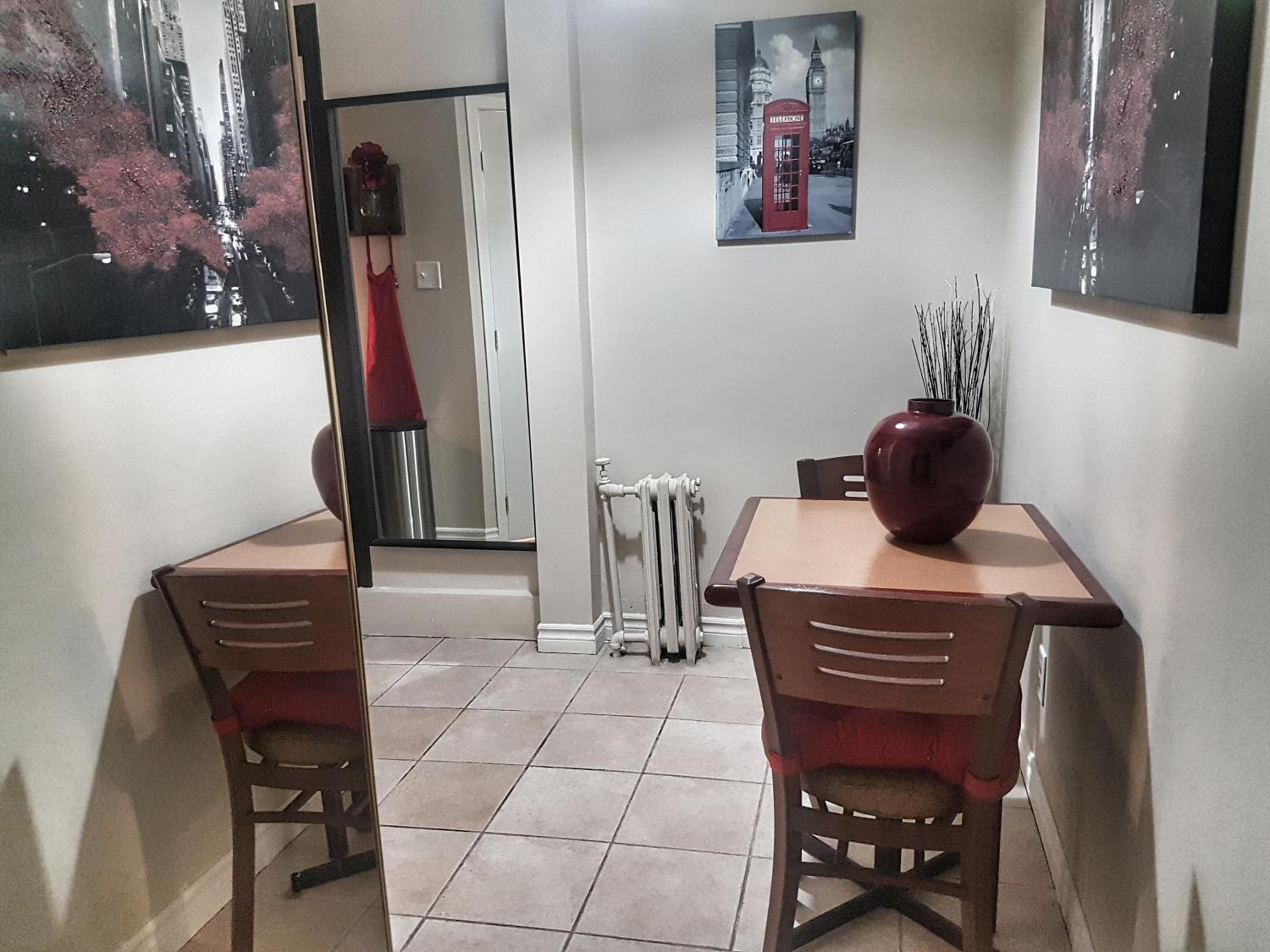 1-Bedroom Cozy Suite #23 by Amazing Property Rentals view 5