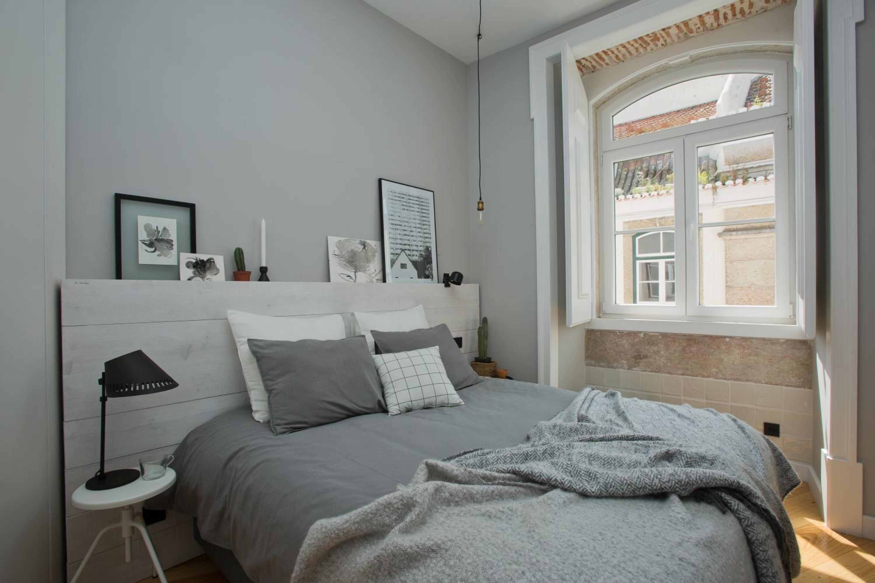 Update Urban Chic Flat in 19th Century Building 2 Bedrooms & 2 Bathrooms & AC Central Alfama District view 3