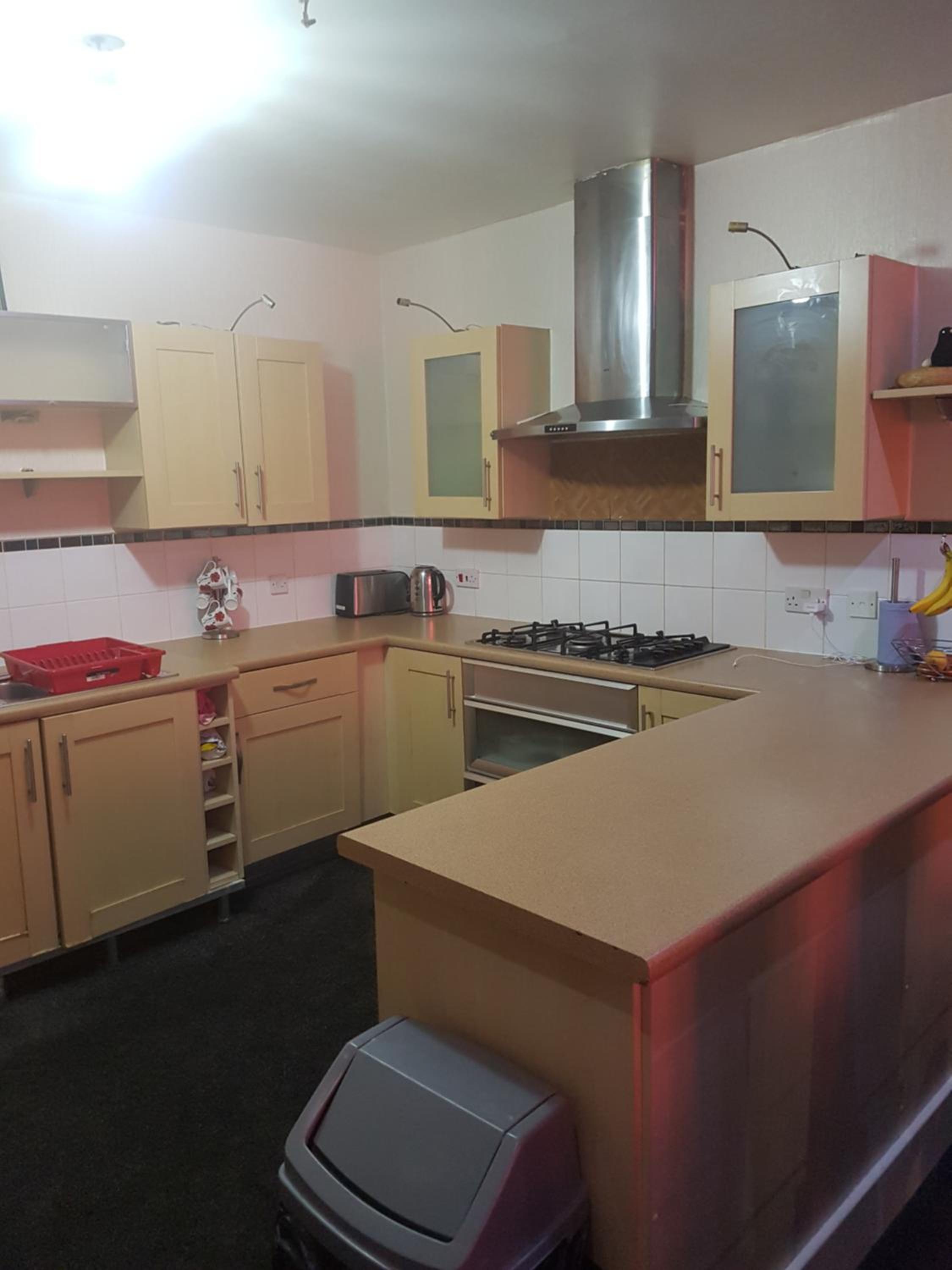 Perfect Stay Near Glasgow Town view 4