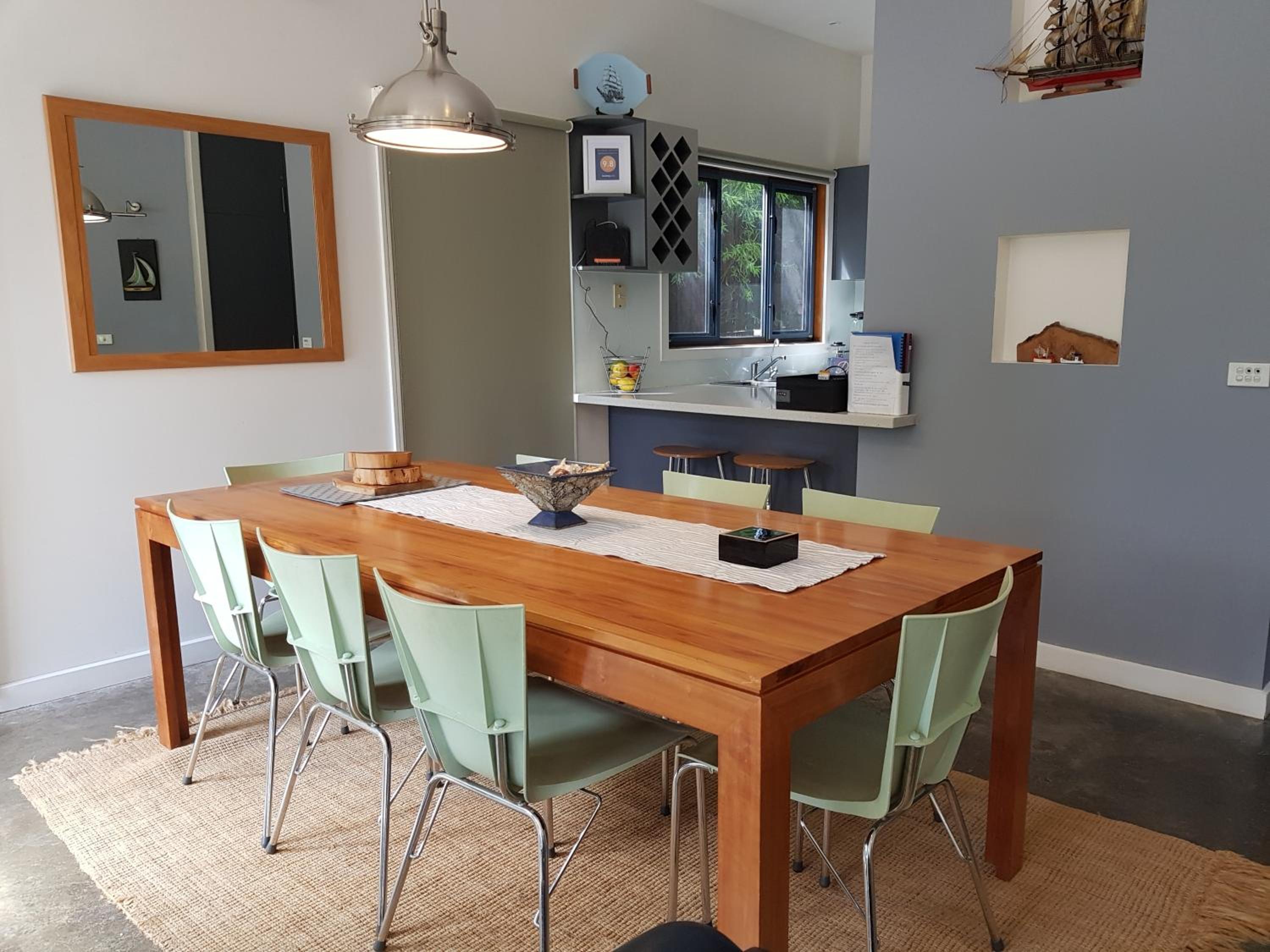 Bay Breeze Beach Holiday Home