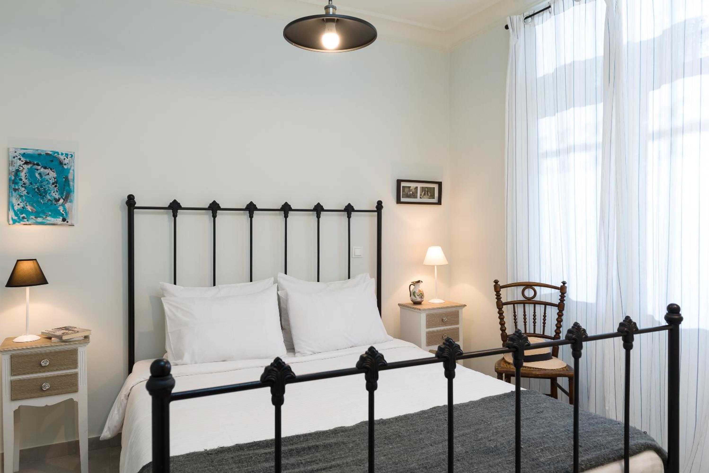 1930's Athenian House by YHA