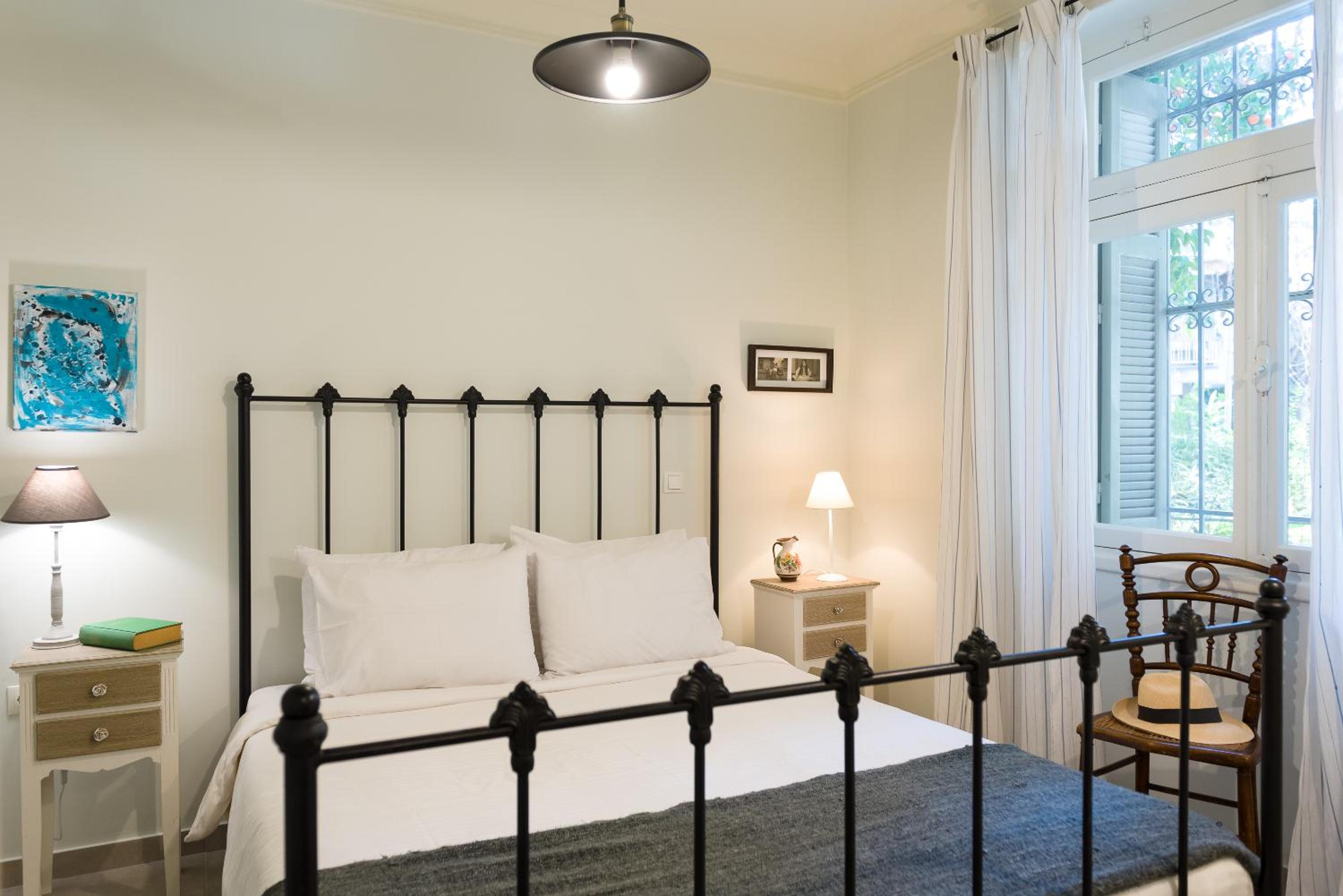 1930's Athenian House by YHA