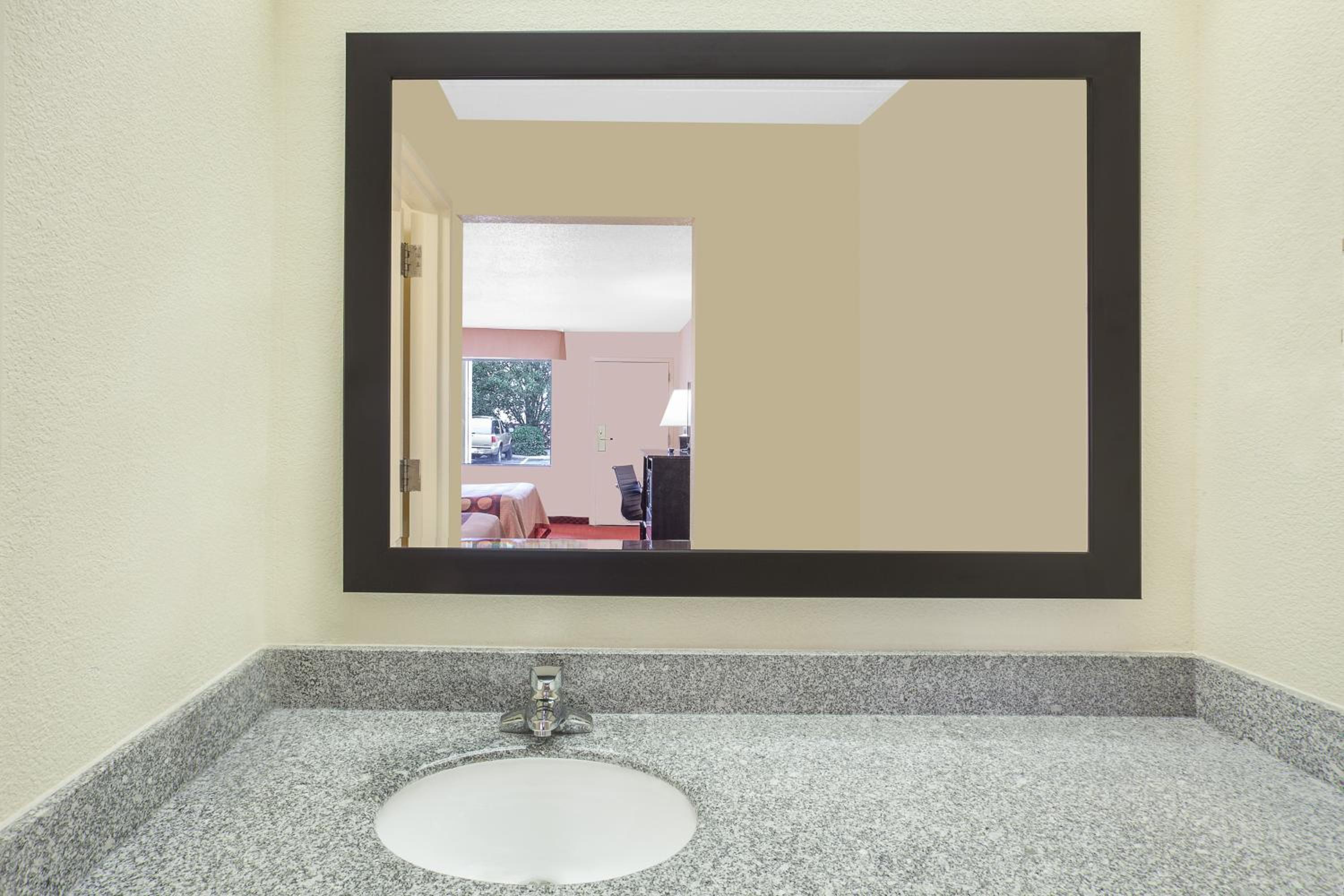 Super 8 by Wyndham Bulls Gap Greeneville Area - Property Image 28