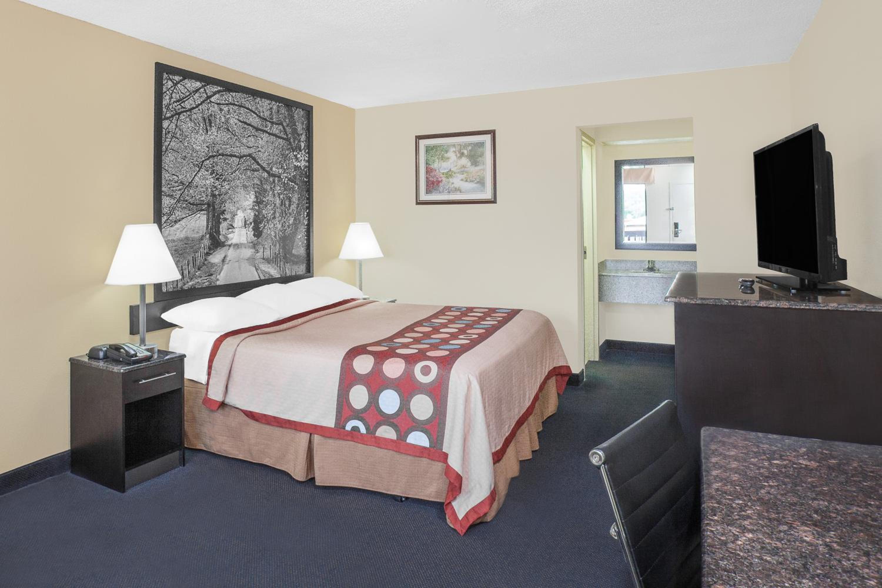 Super 8 by Wyndham Bulls Gap Greeneville Area - Property Image 8