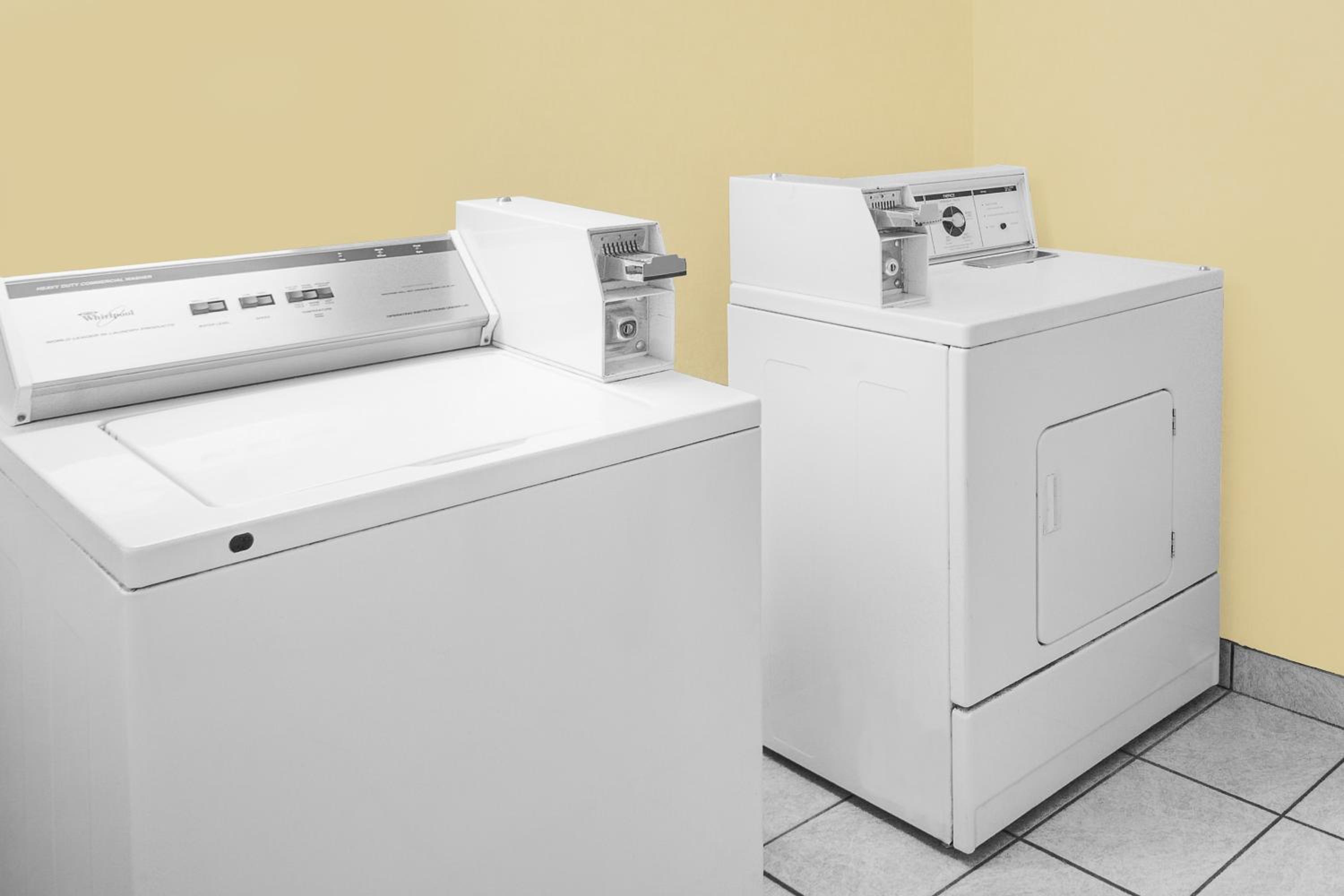 Super 8 by Wyndham Bulls Gap Greeneville Area - Property Image 9