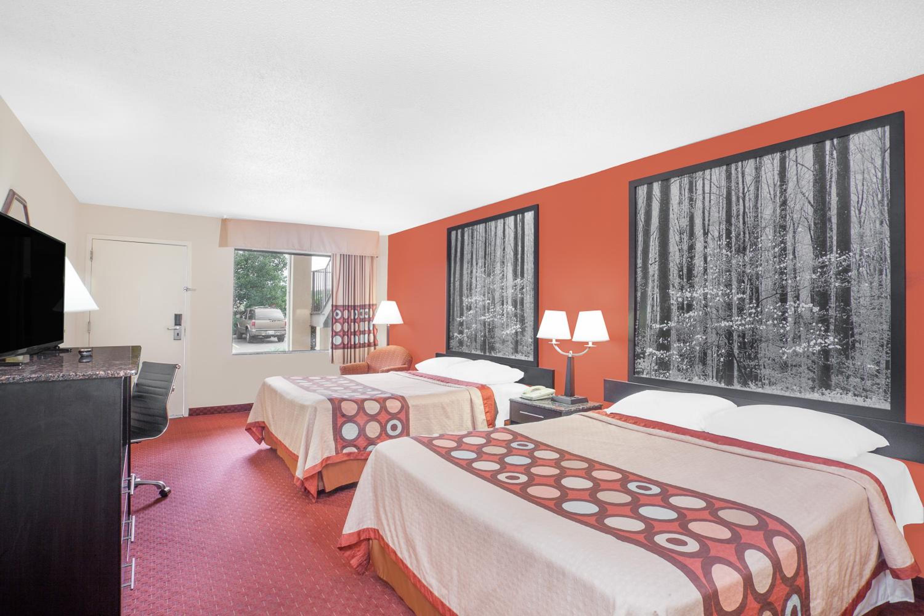 Super 8 by Wyndham Bulls Gap Greeneville Area - Property Image 2