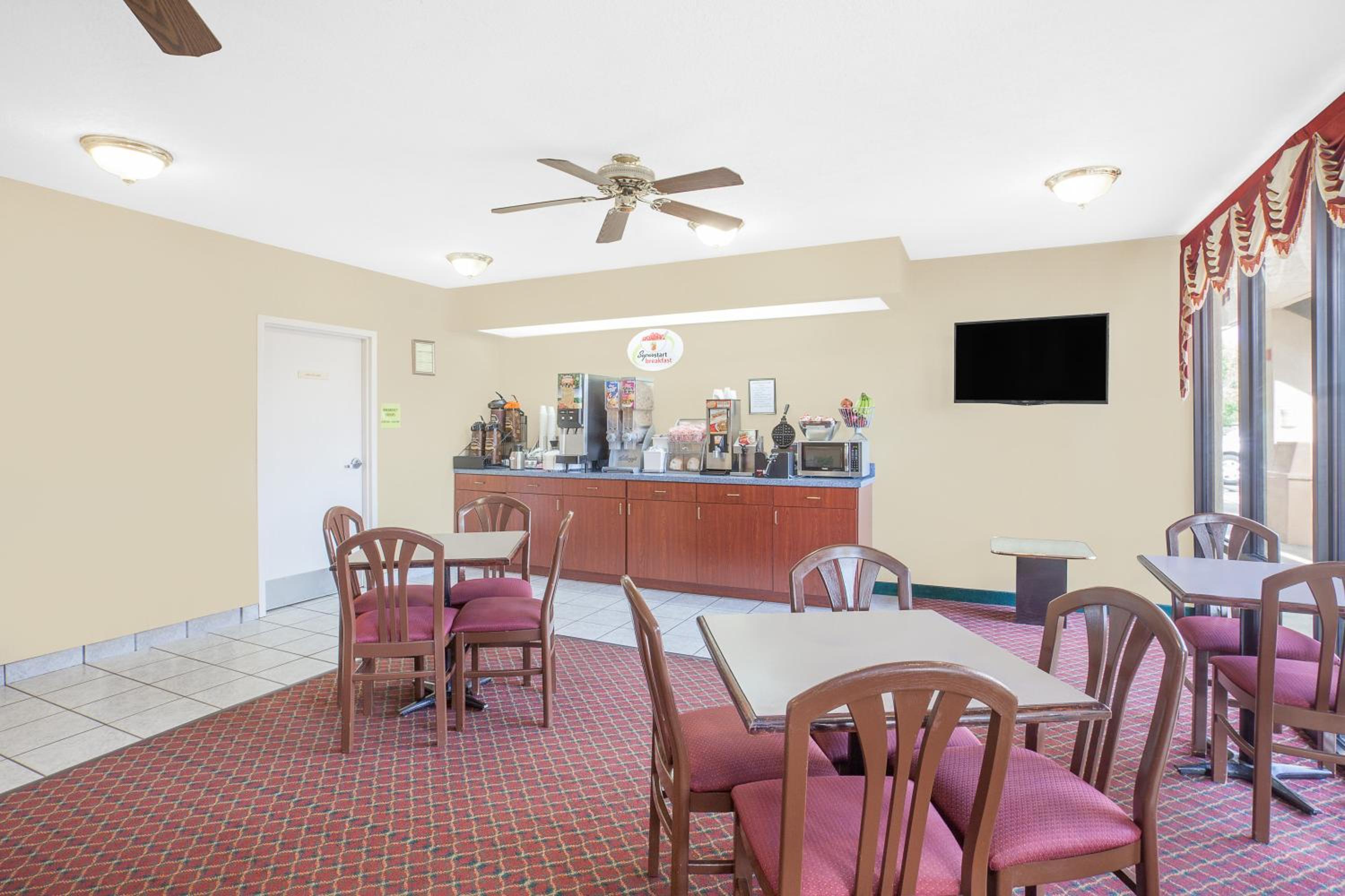 Super 8 by Wyndham Bulls Gap Greeneville Area - Property Image 10