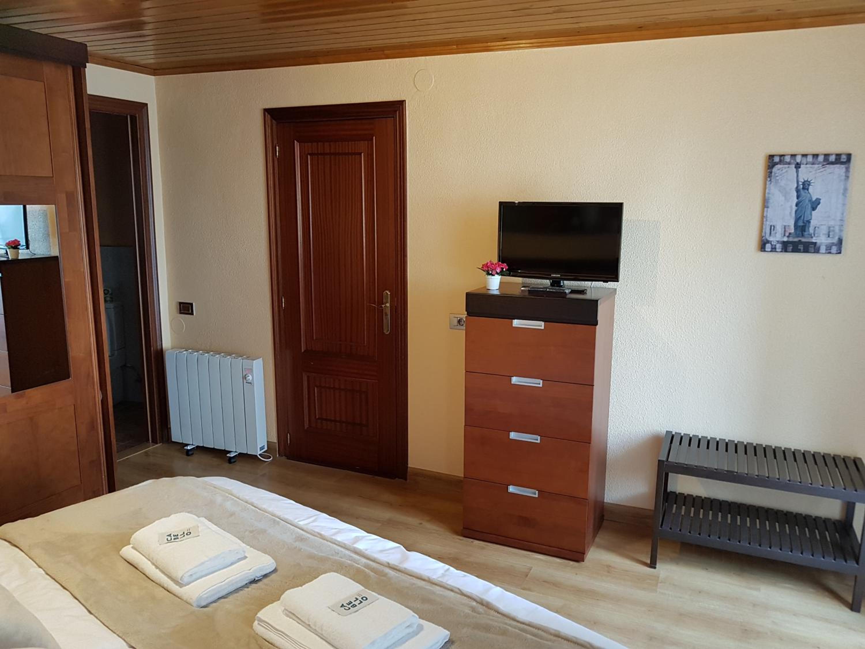 Aqua Rooms Sarria view 2