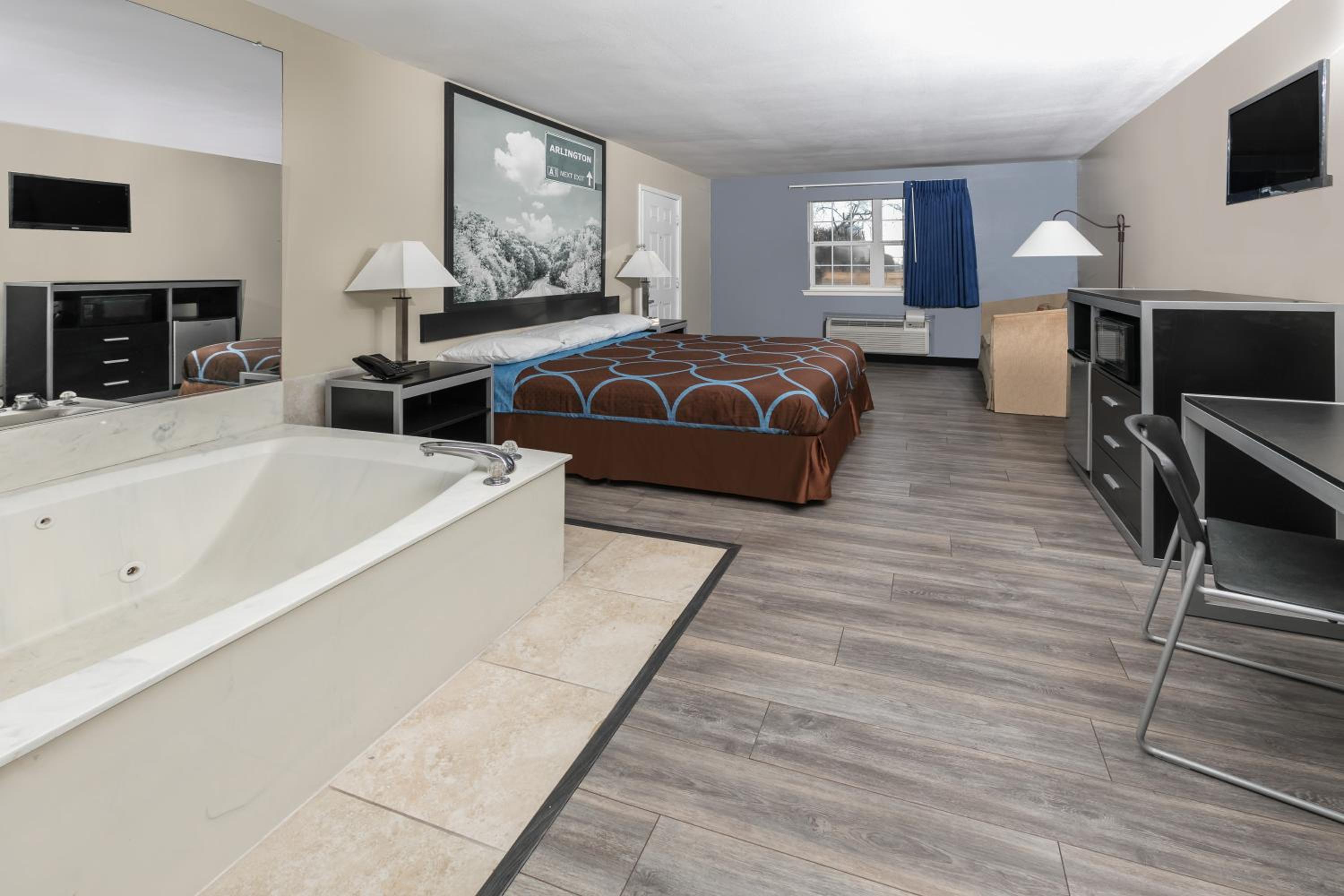 Super 8 by Wyndham Arlington Near AT&T Stadium 3