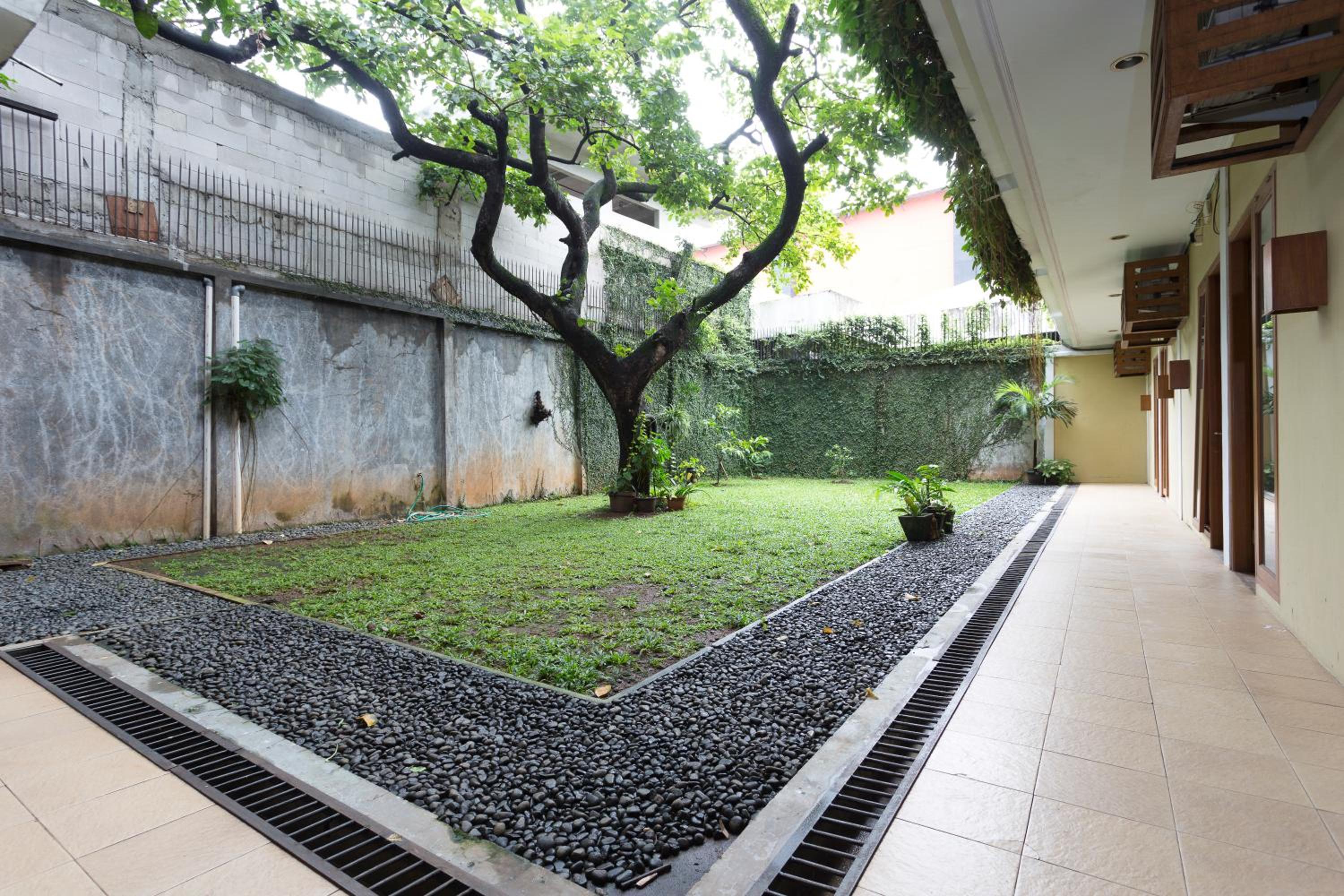 RedDoorz Plus near Cilandak Town Square 2