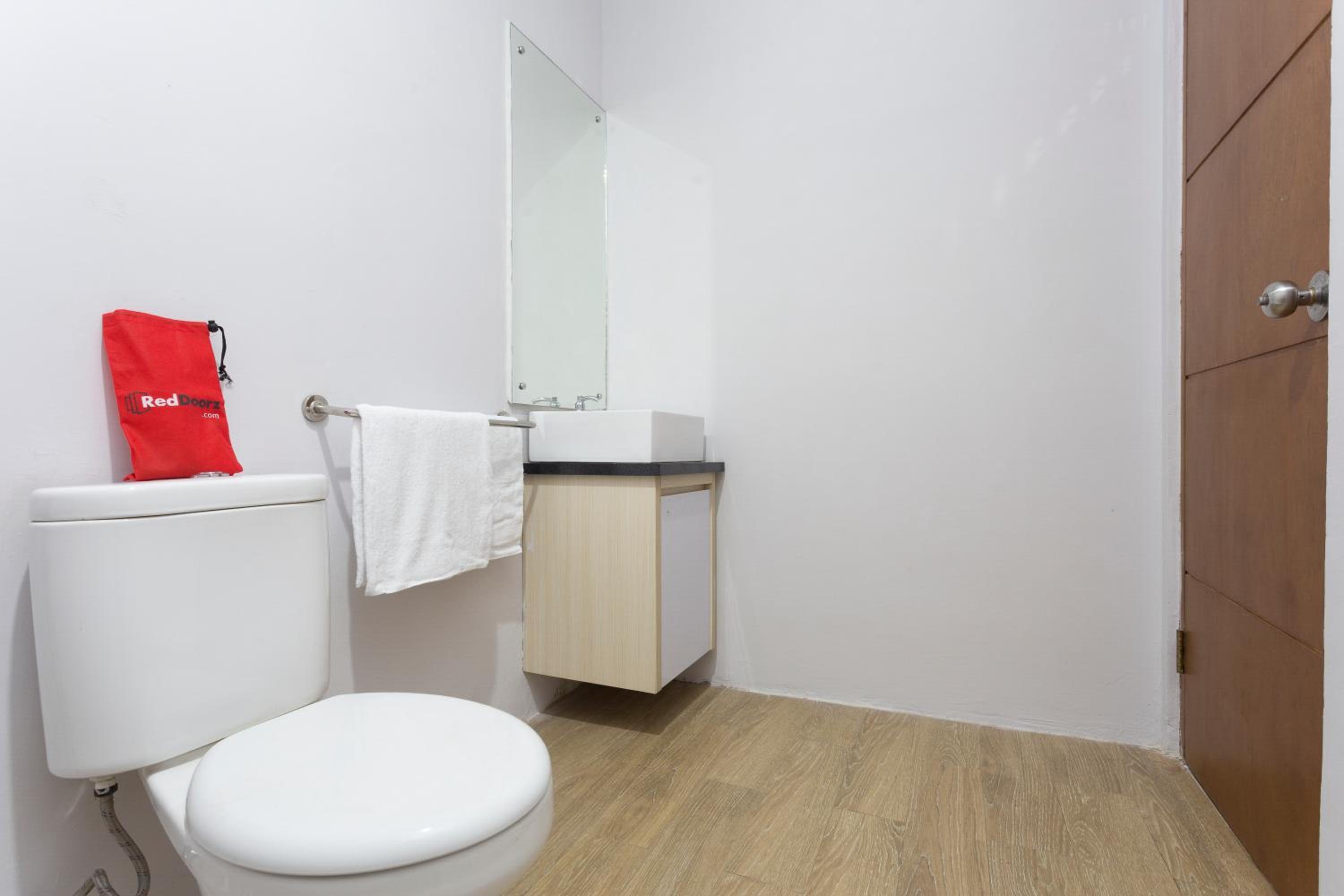 RedDoorz Plus near Cilandak Town Square 2