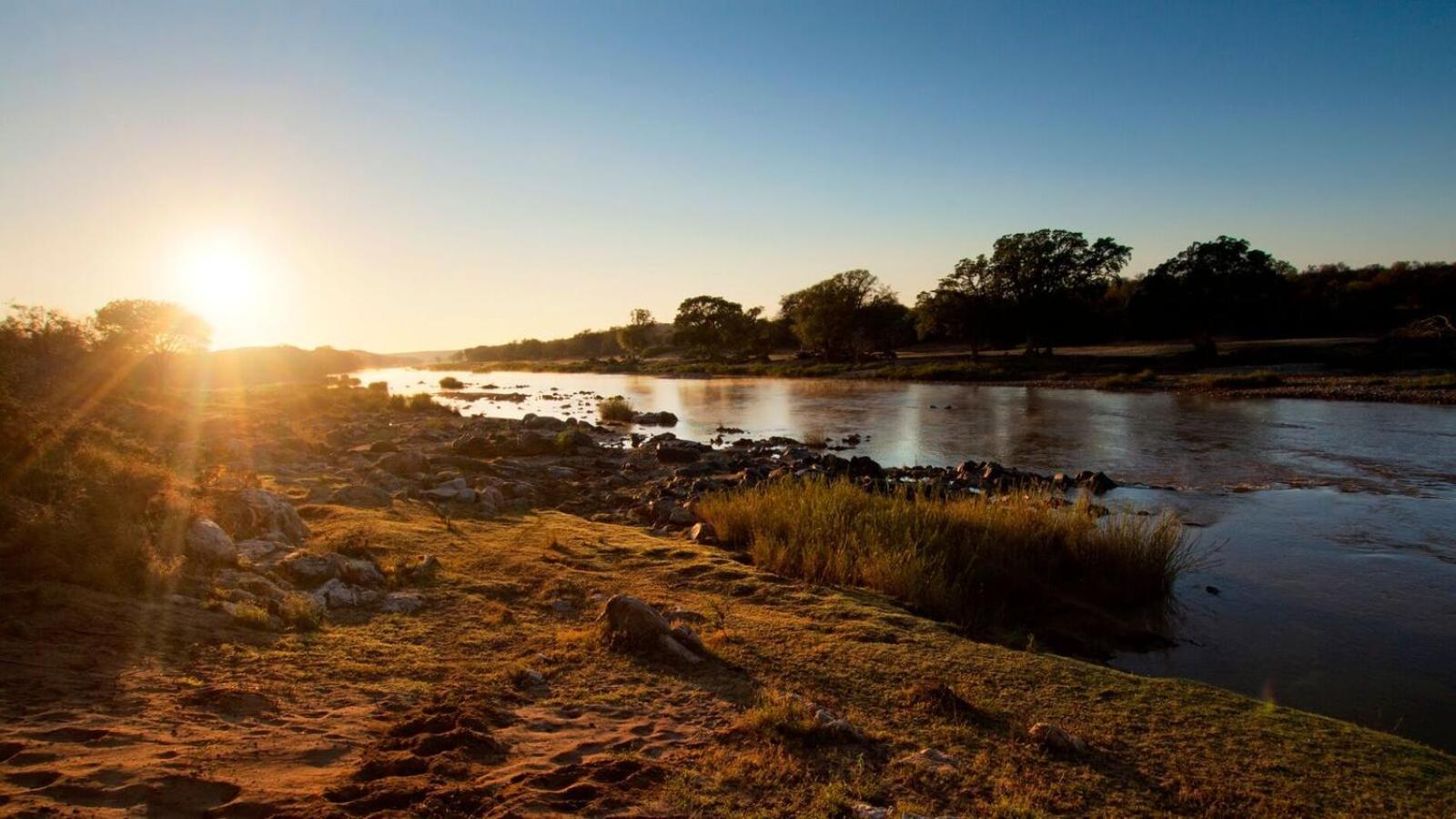 Nyati Safari Lodge