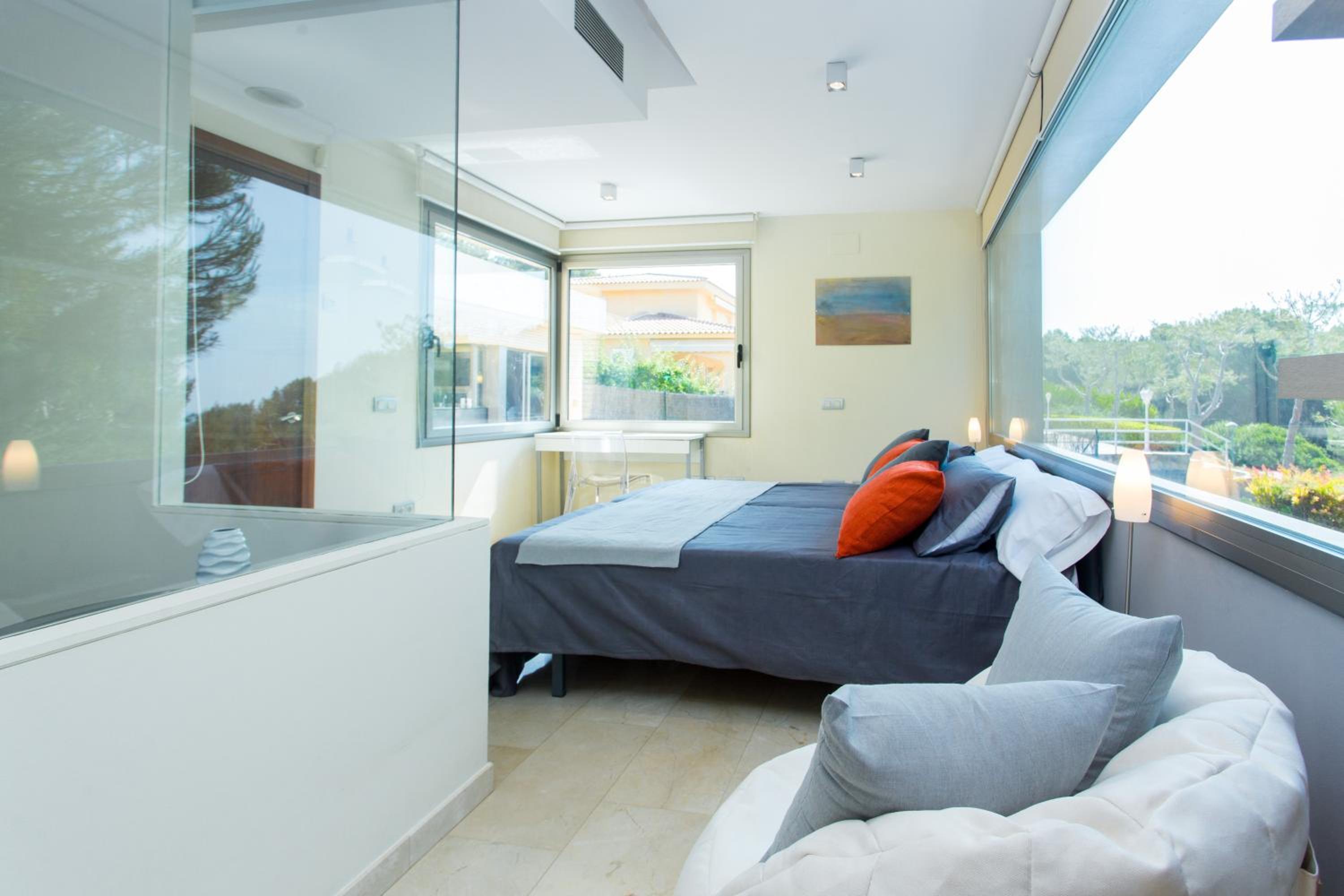 Limonium Deluxe Villa with Private Pool, TarracoHomes