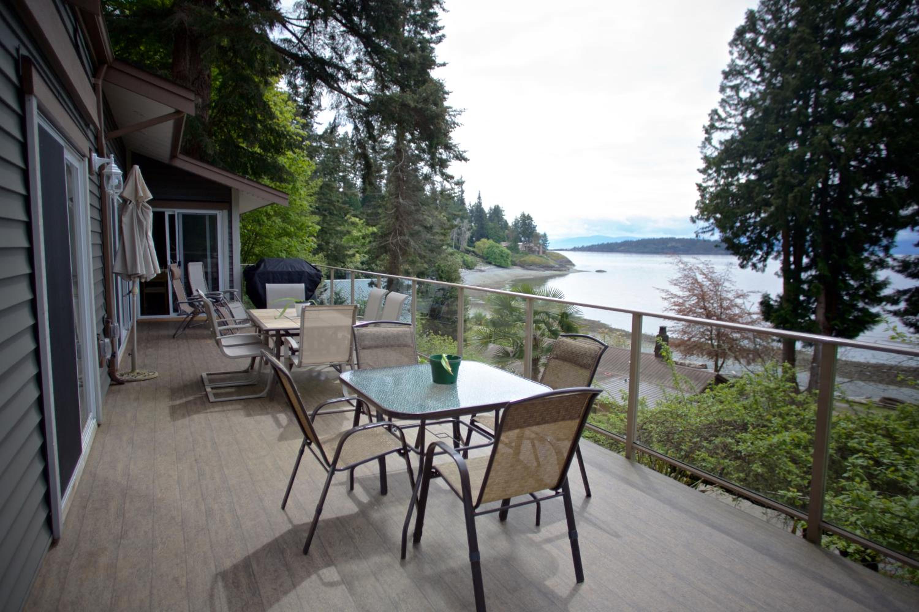Halfmoon Haven Beach Cottage or Oceanview Suite